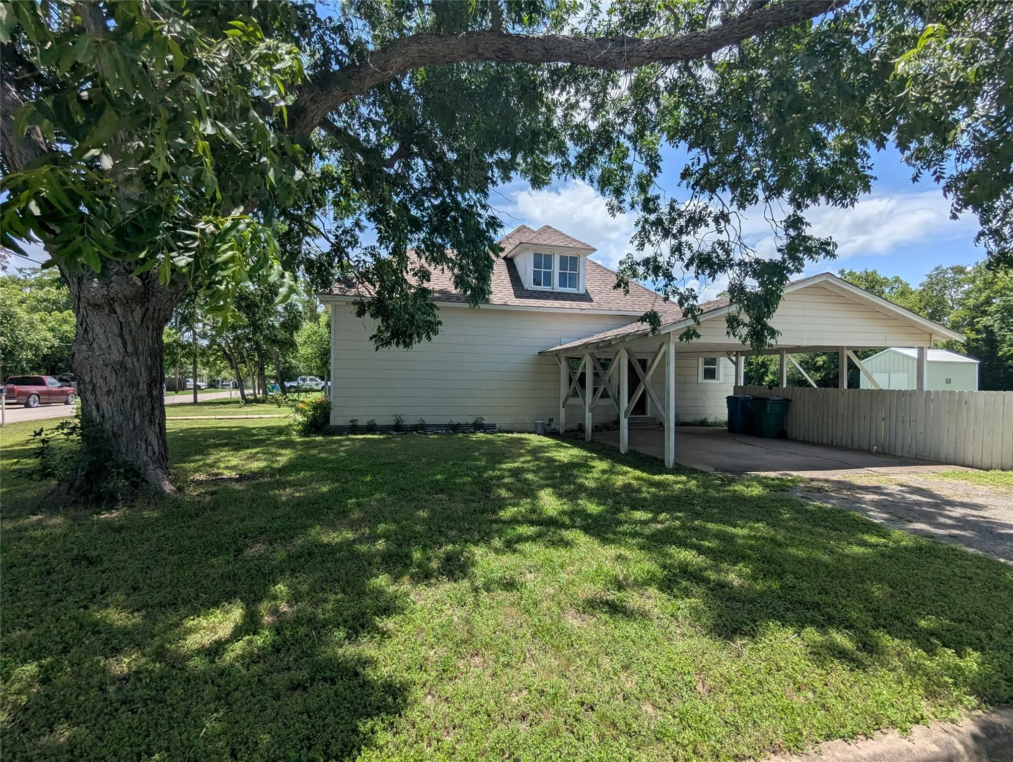 Photo 5 of 1319 GRACE ST