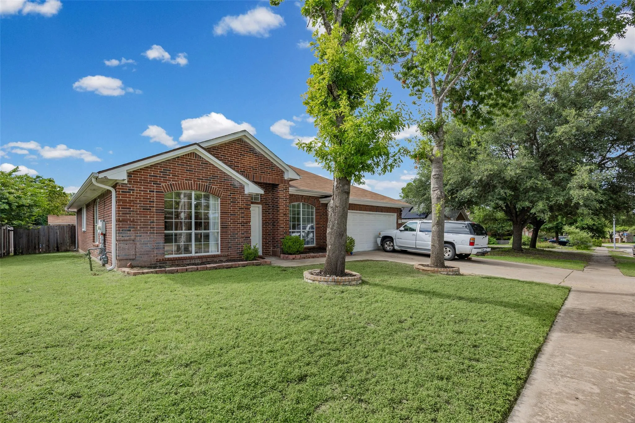 Photo 4 of 801 BROWN DR
