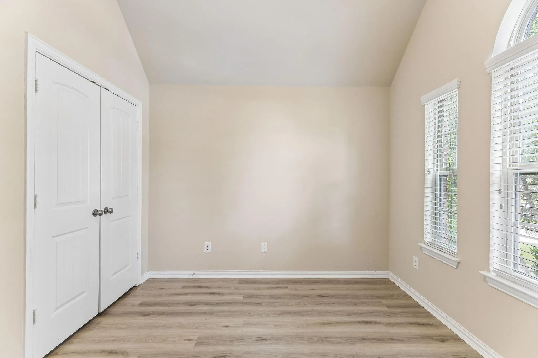 Photo 4 of 2509 DILLON POND LN