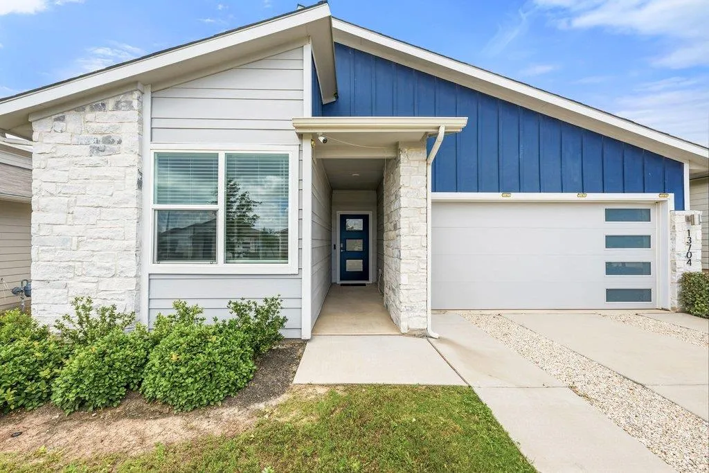 Photo of 13704 BAVARIAN FOREST DR, Pflugerville, 78660