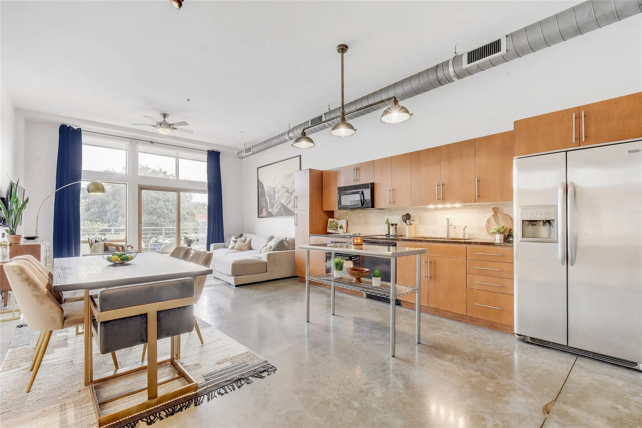 Photo 4 of 2124 E 6TH ST E #205