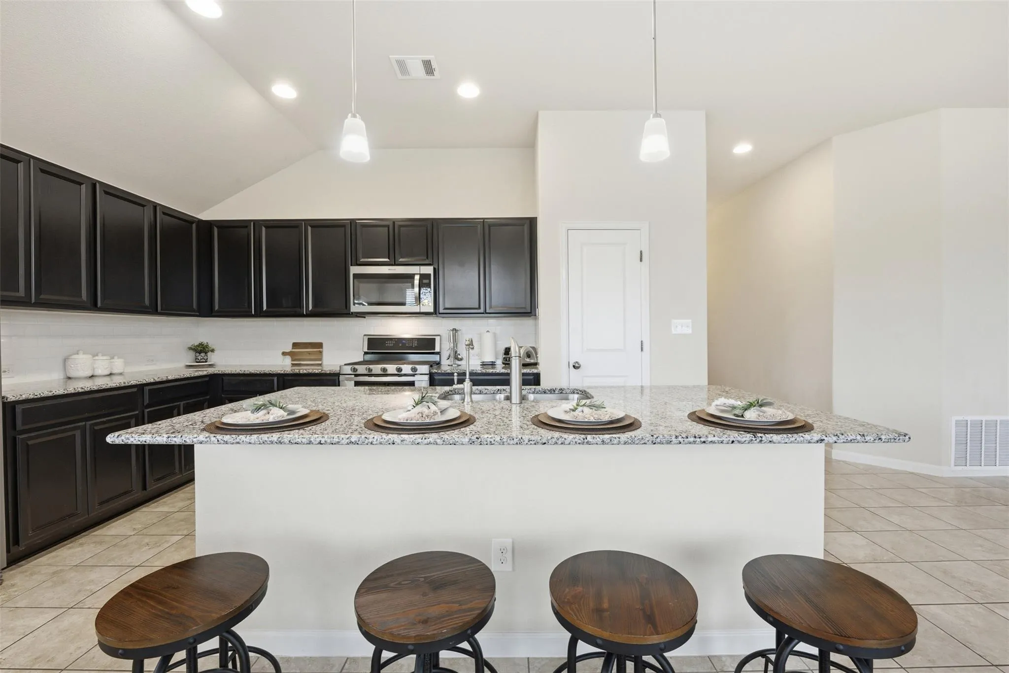 Photo 5 of 276 GUNNISON WAY