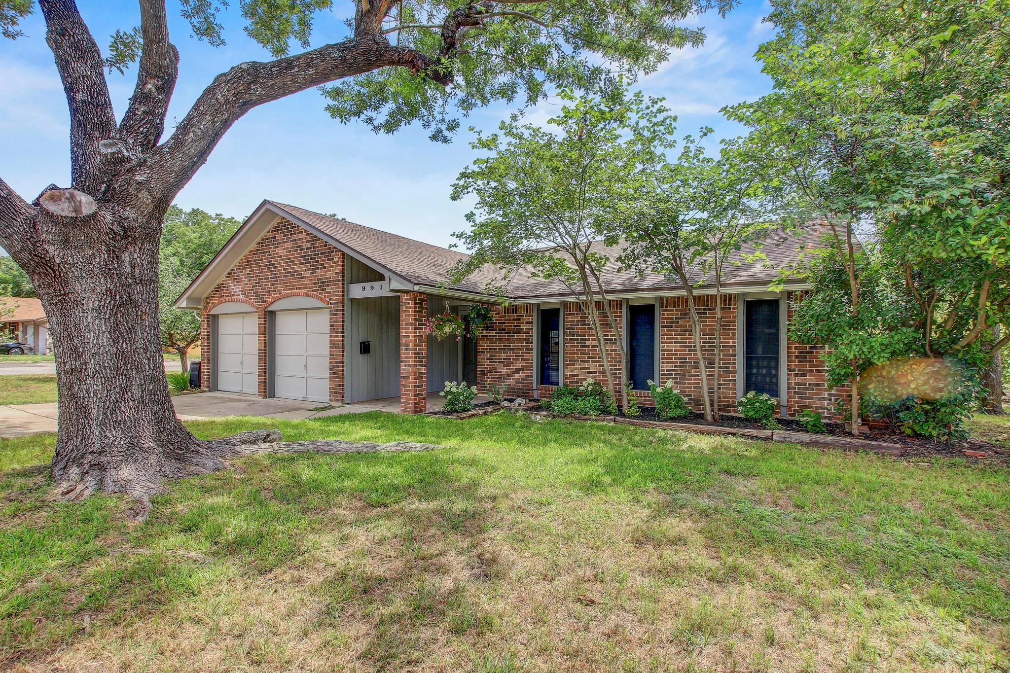 Photo 3 of 9913 OAK HOLLOW DR