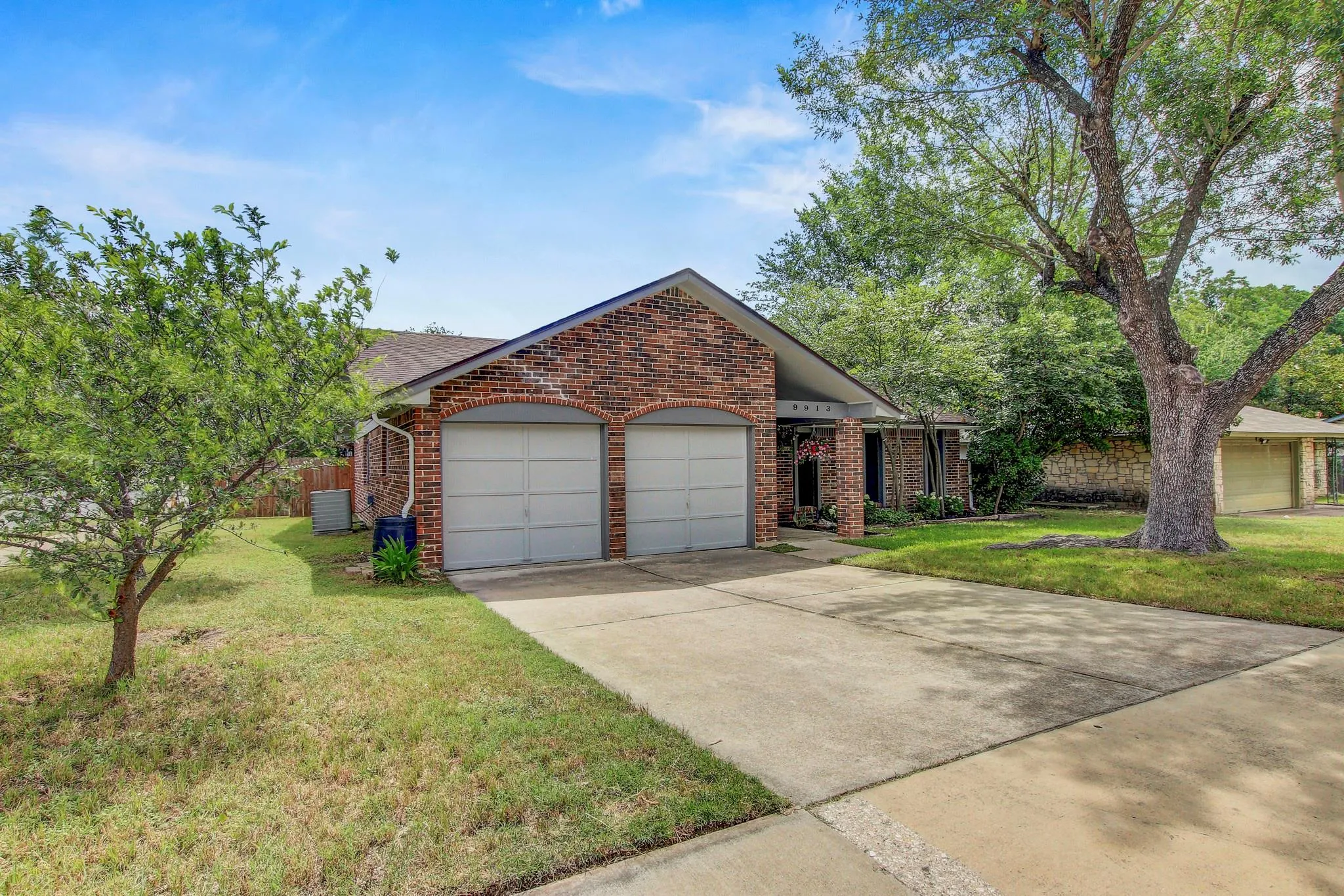 Photo 2 of 9913 OAK HOLLOW DR