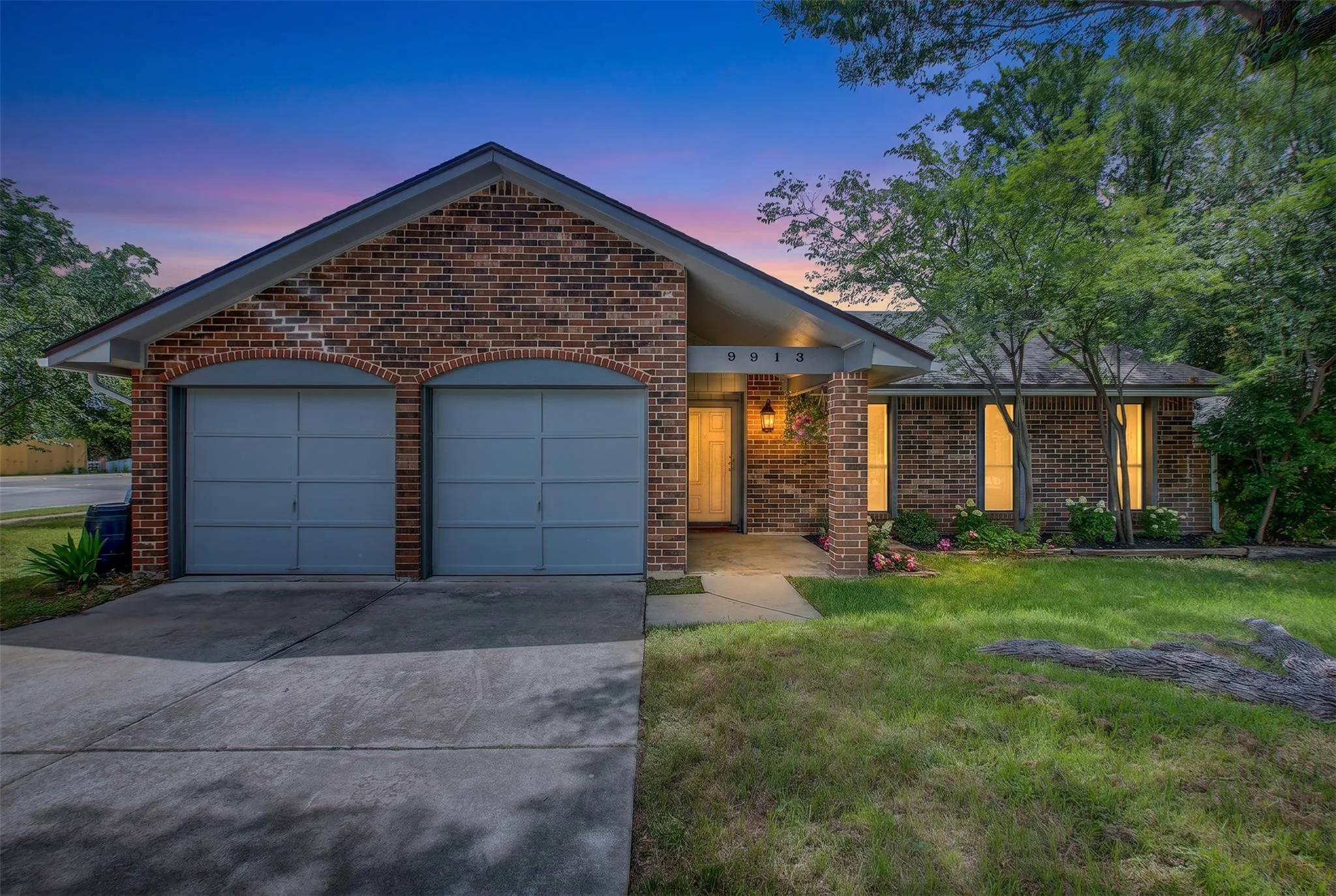 Photo of 9913 OAK HOLLOW DR, Austin, TX, 78758
