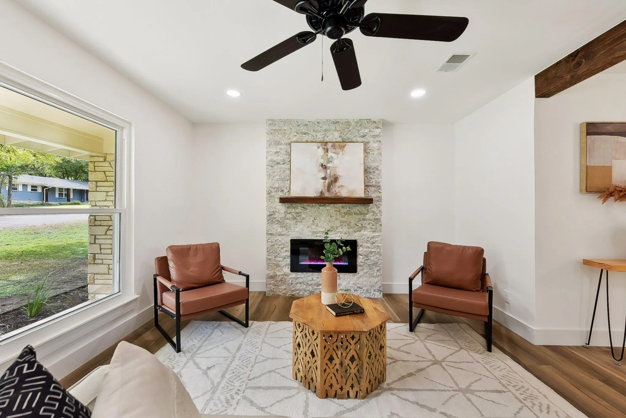 Photo 3 of 202 E CADDO ST