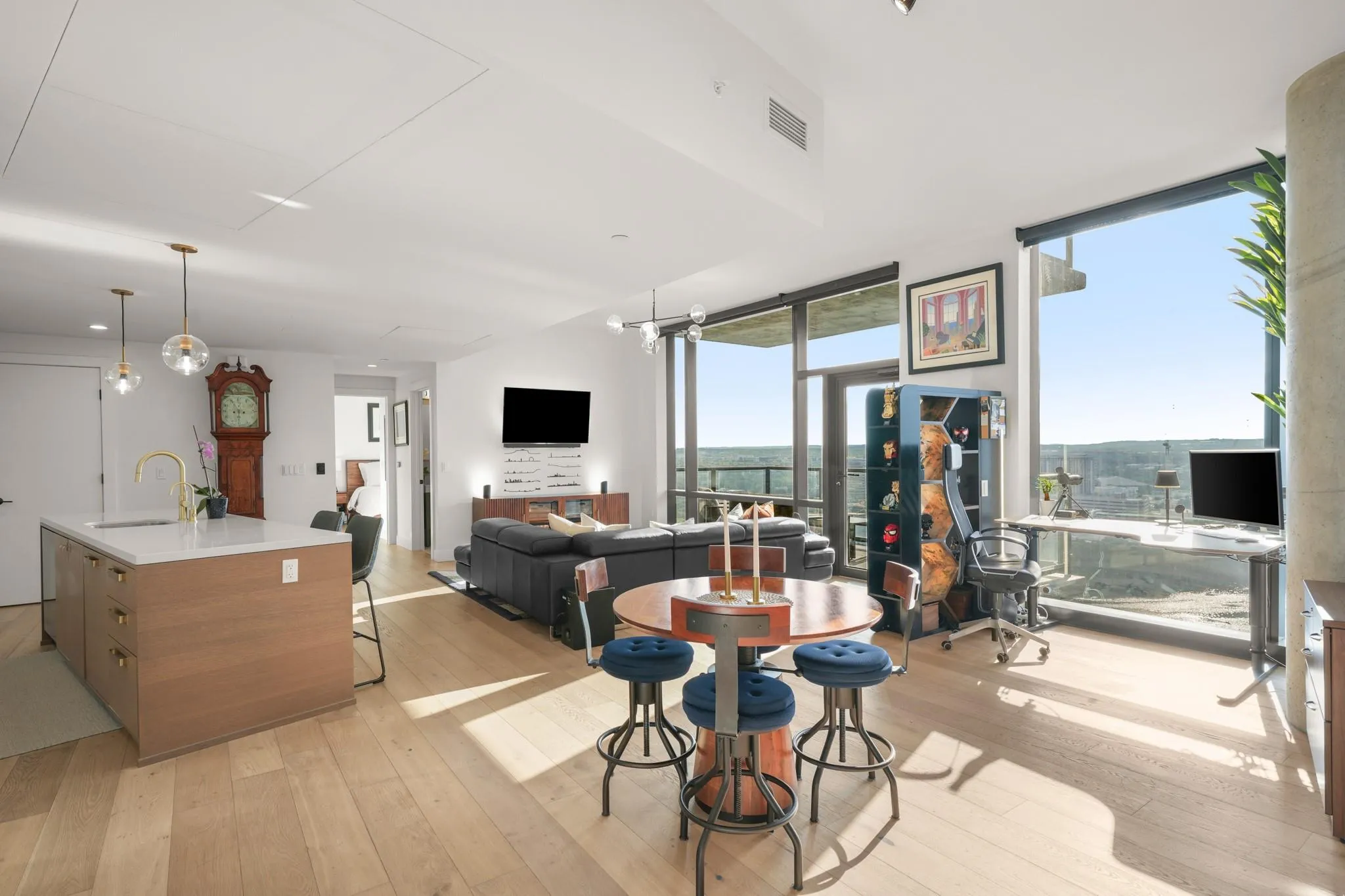 Photo 5 of 70 RAINEY ST #1908