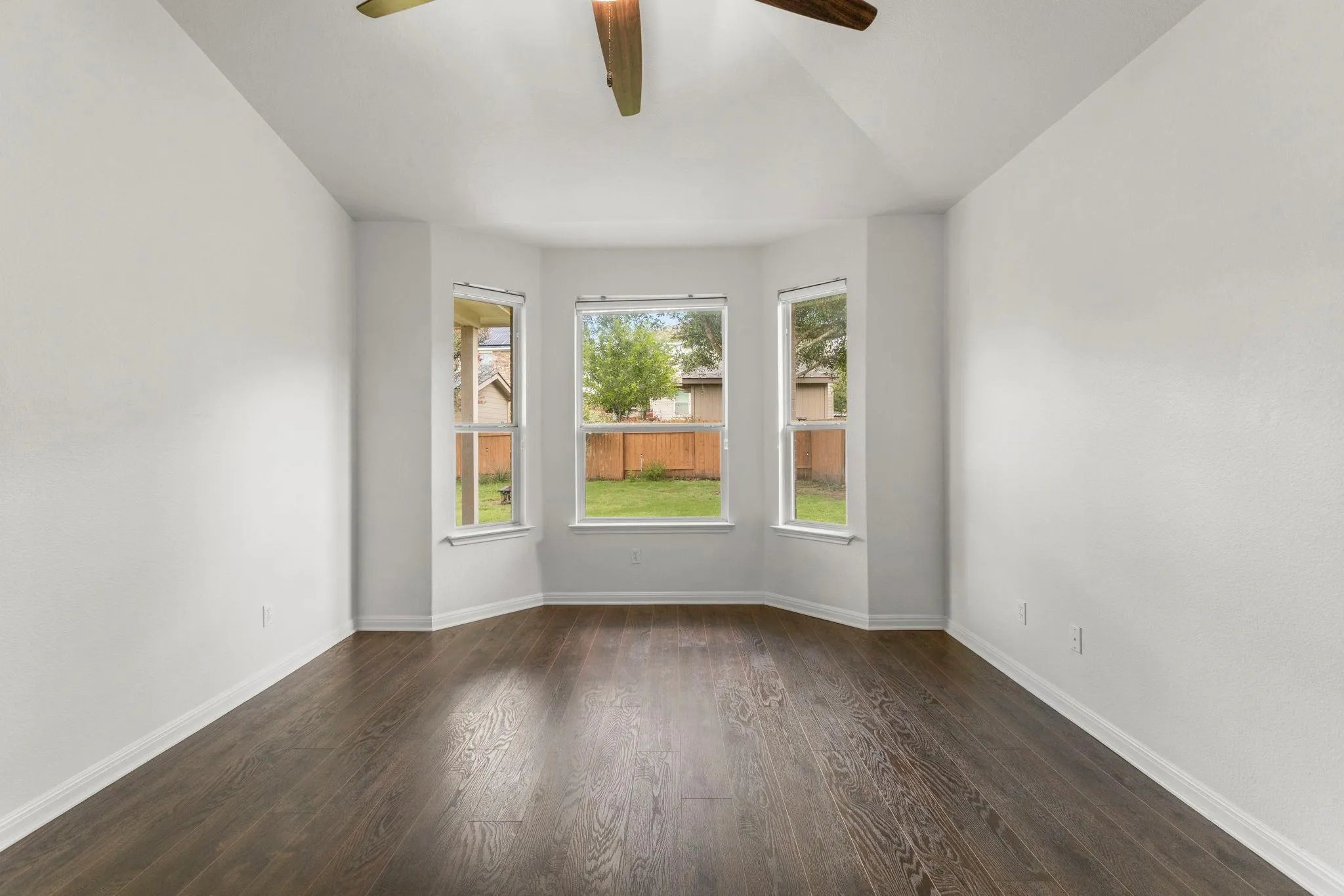 Photo 5 of 18613 FALCON POINTE BLVD
