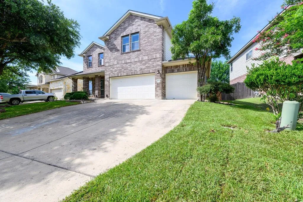 Photo 2 of 18613 FALCON POINTE BLVD