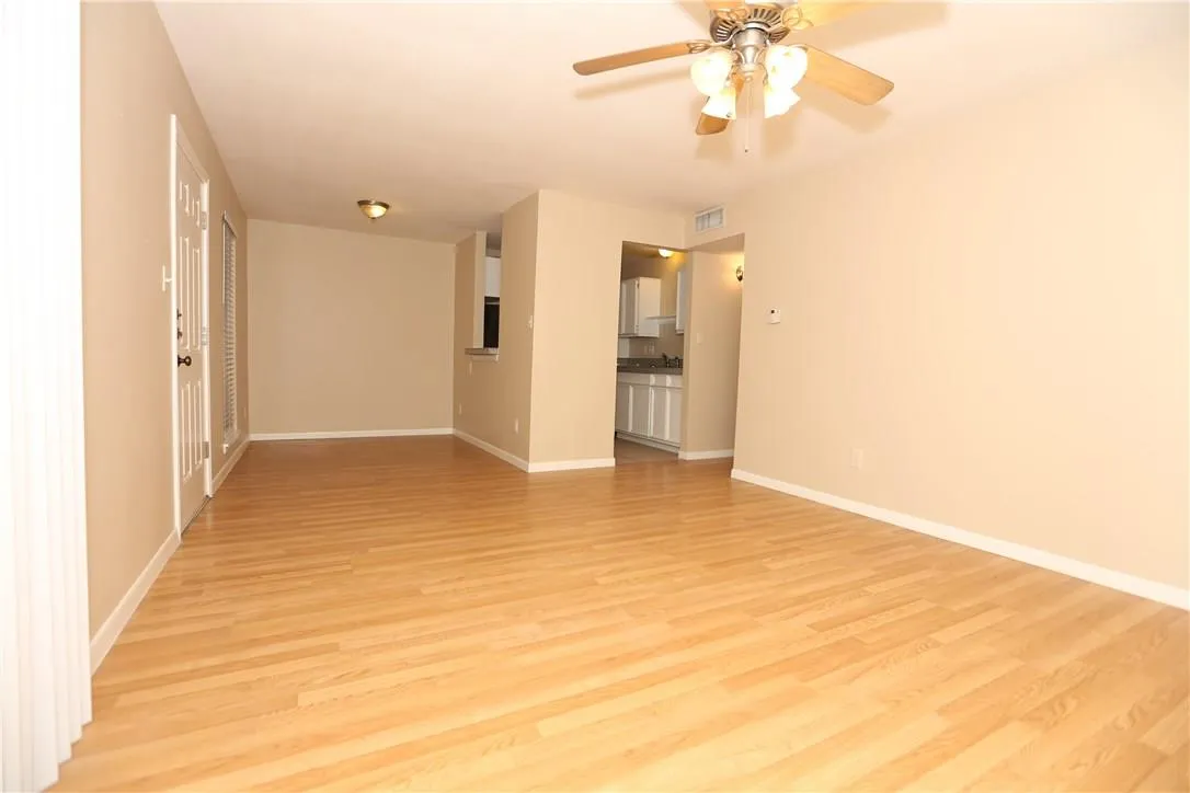 Photo 3 of 400 W 35TH ST #202