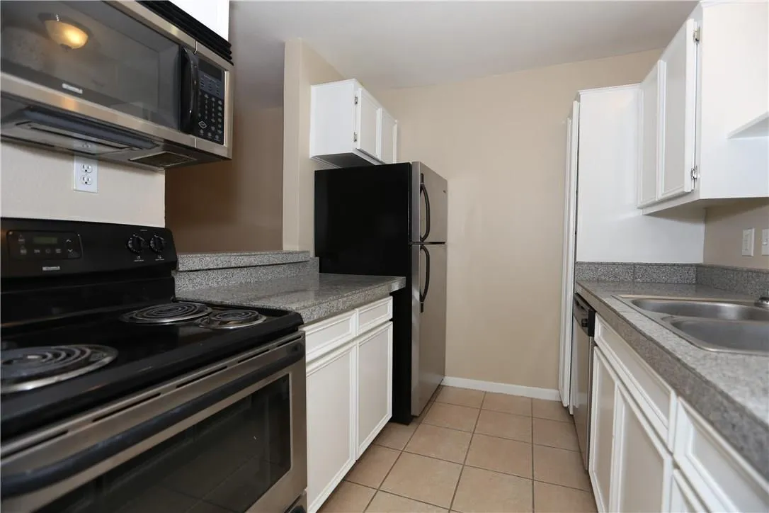 Photo 5 of 400 W 35TH ST #202