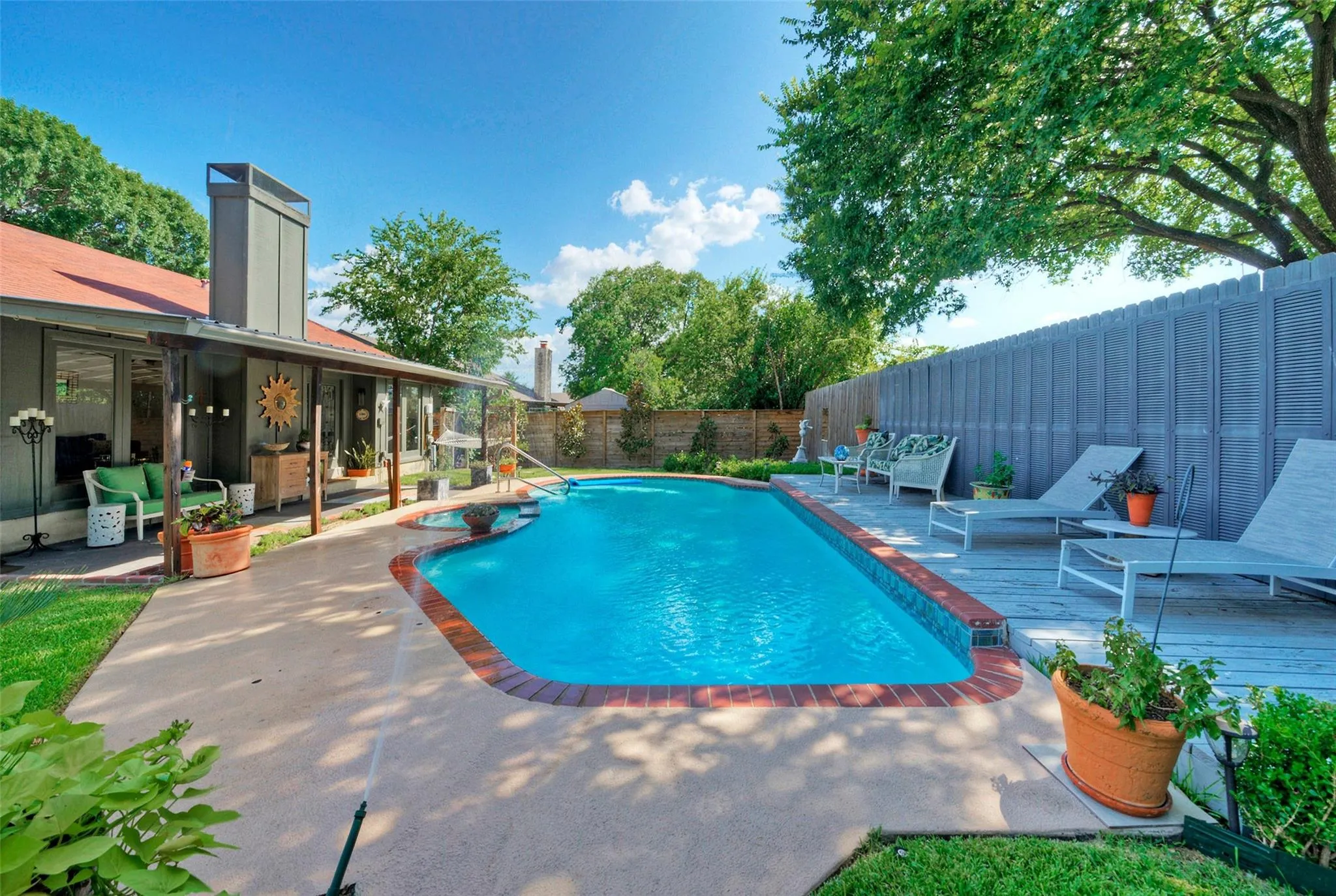 Photo 3 of 10606 BARNHILL DR