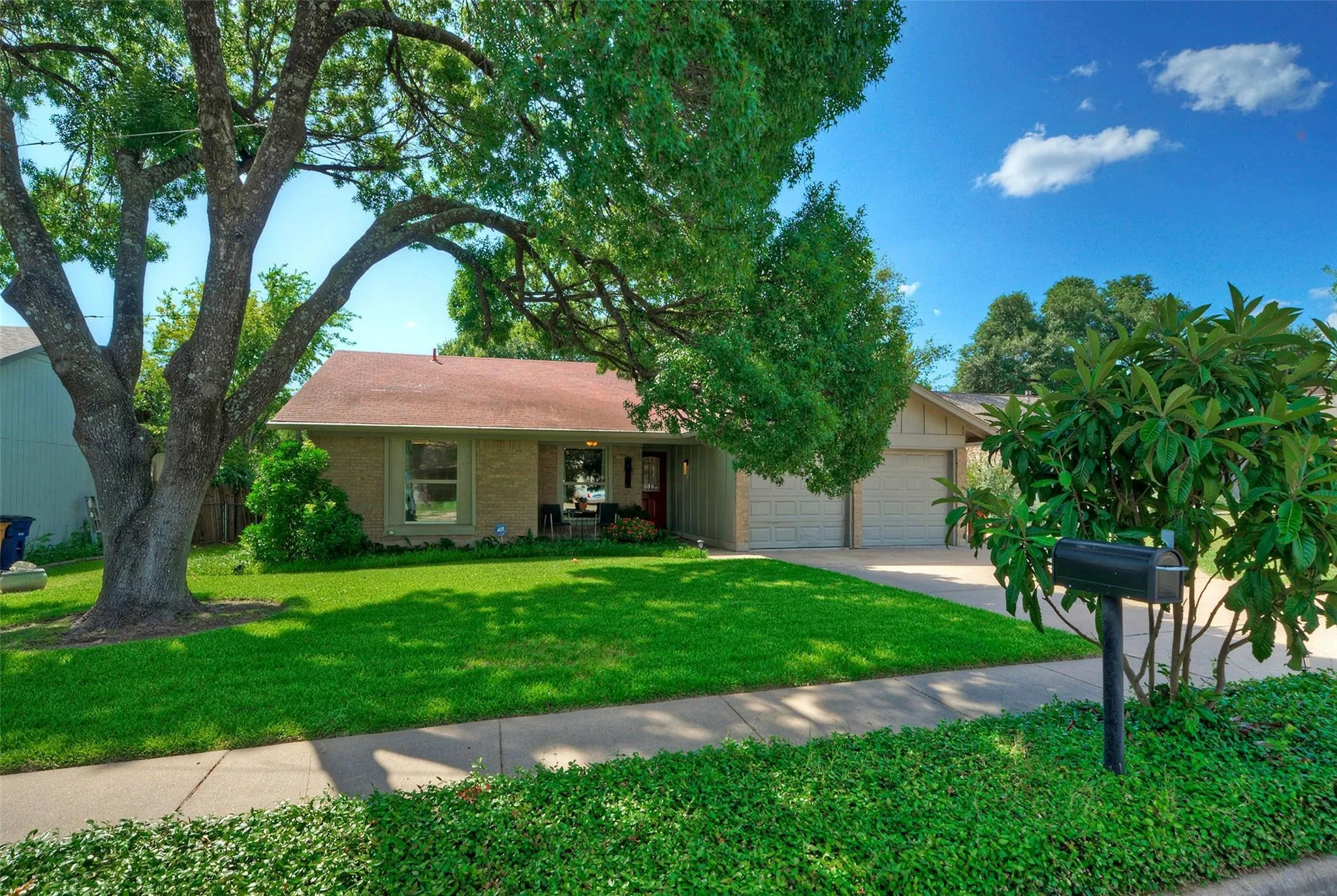 Photo 5 of 10606 BARNHILL DR
