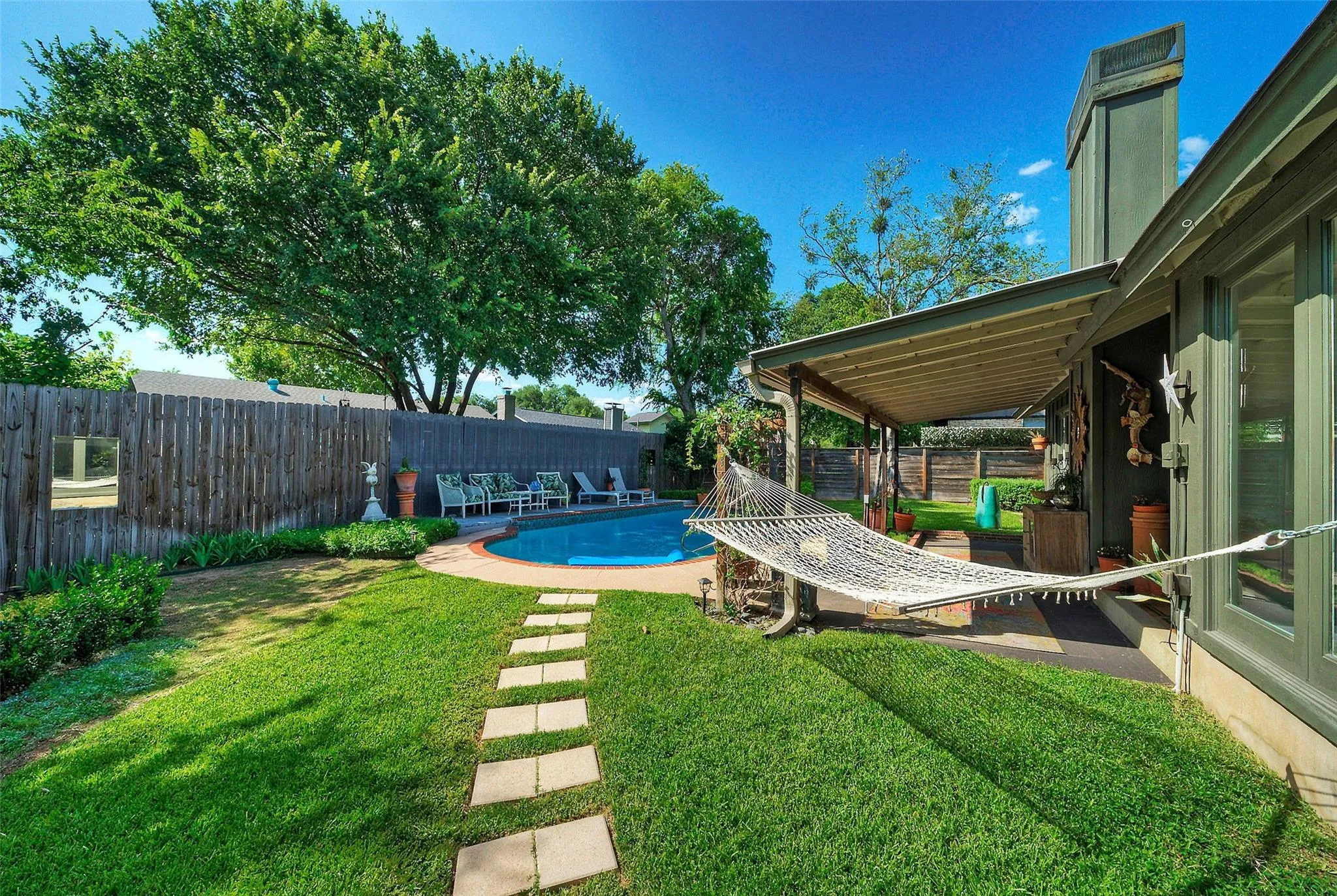 Photo 2 of 10606 BARNHILL DR