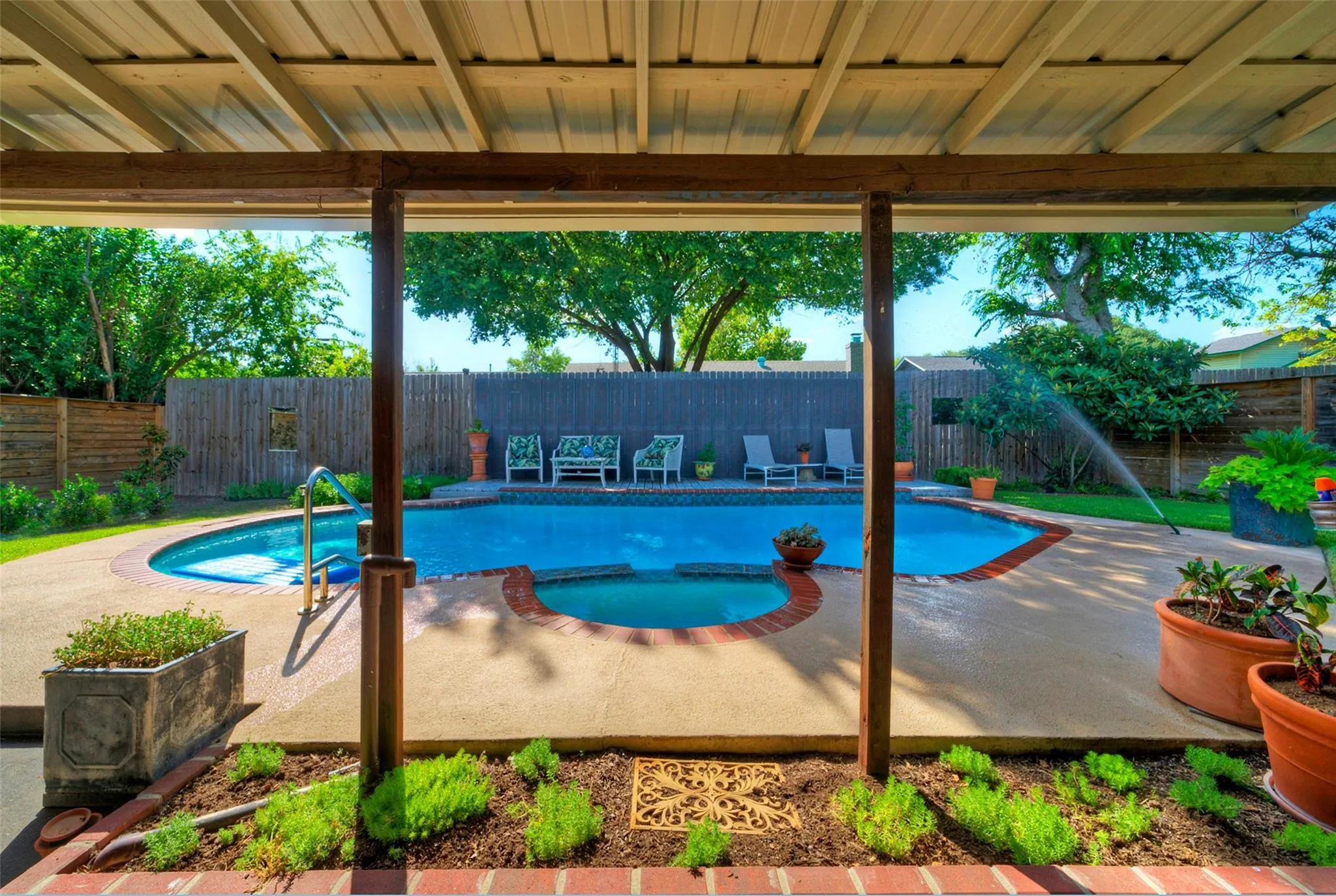 Photo 4 of 10606 BARNHILL DR