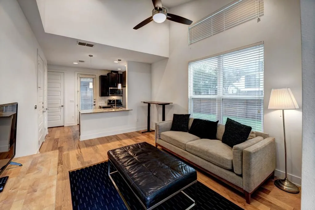 Photo 4 of 1300 WALNUT AVE #B