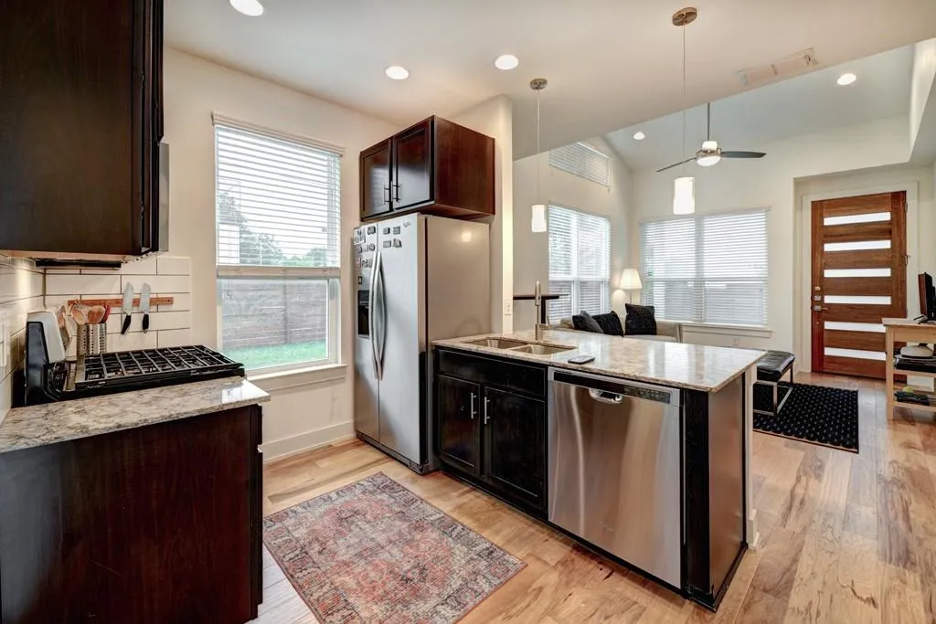 Photo 5 of 1300 WALNUT AVE #B