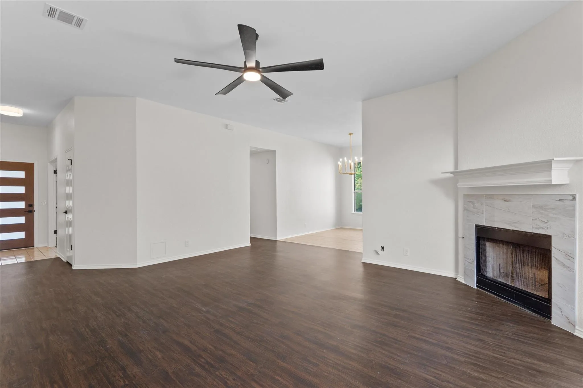 Photo 5 of 1123 THACKERAY LN