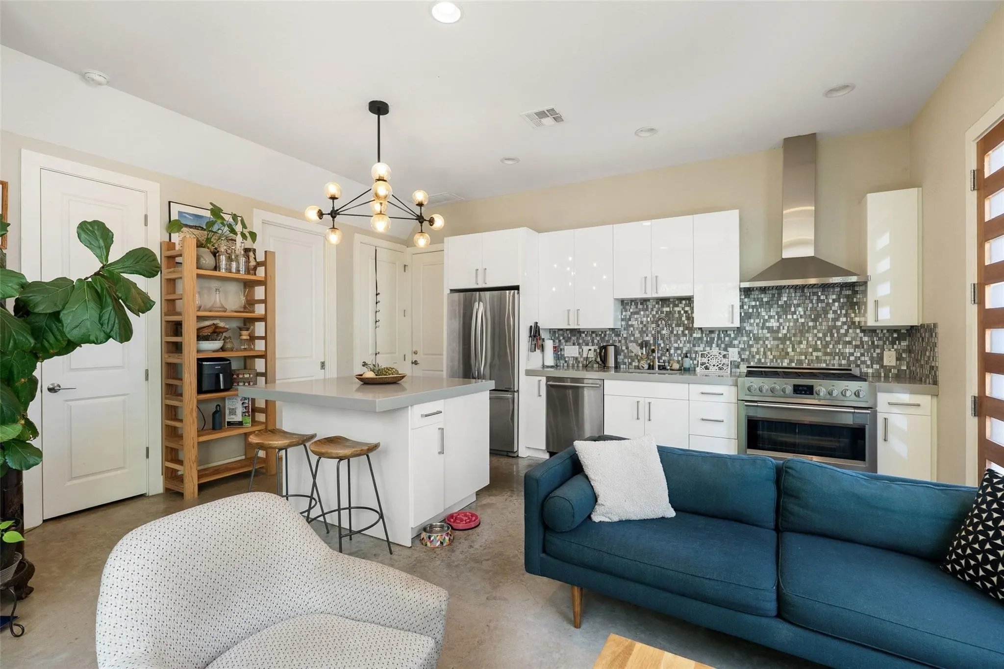 Photo 2 of 902 CALLE LIMON RD #B