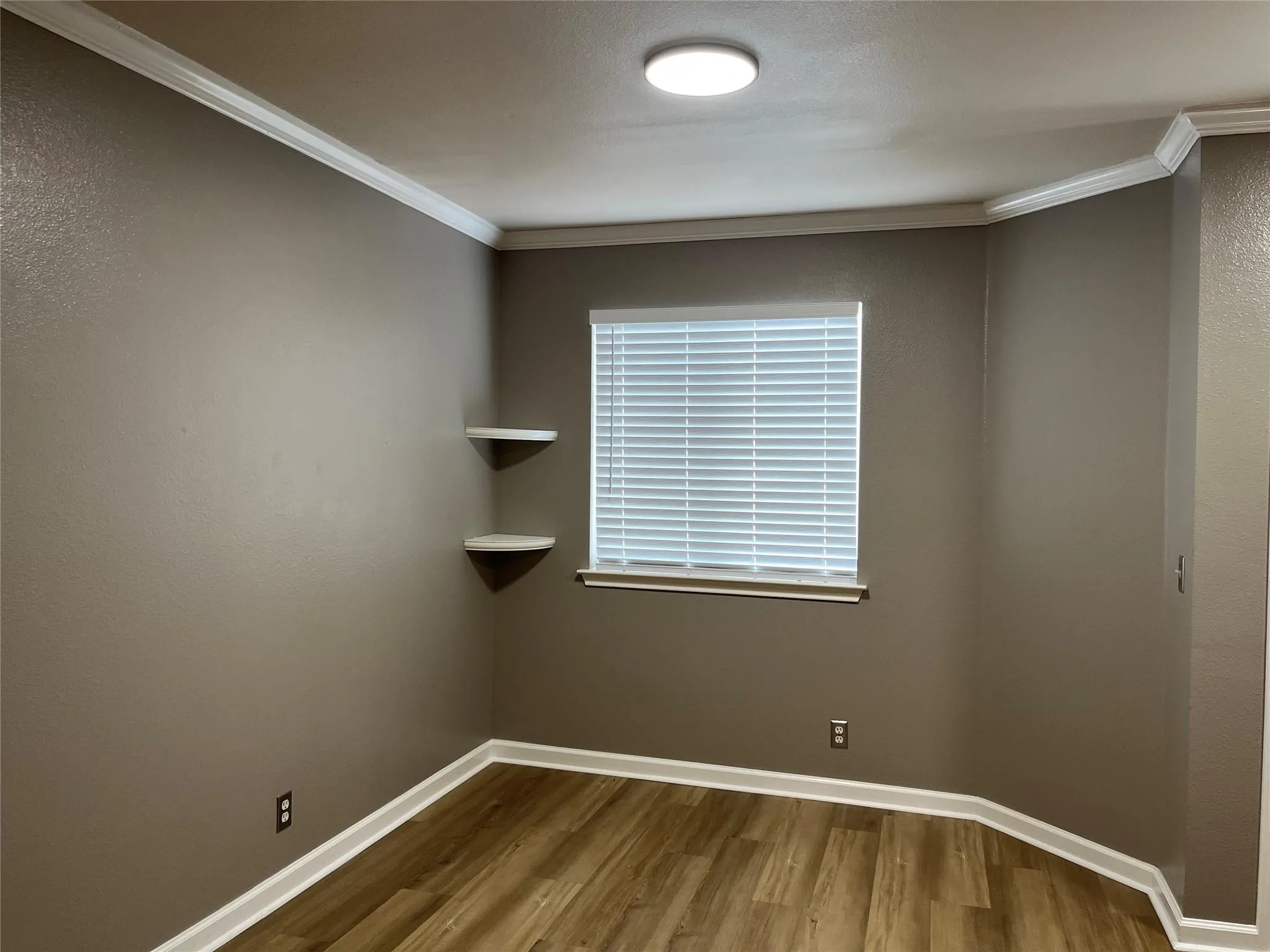 Photo 4 of 15106 CHAMBERLAIN CT
