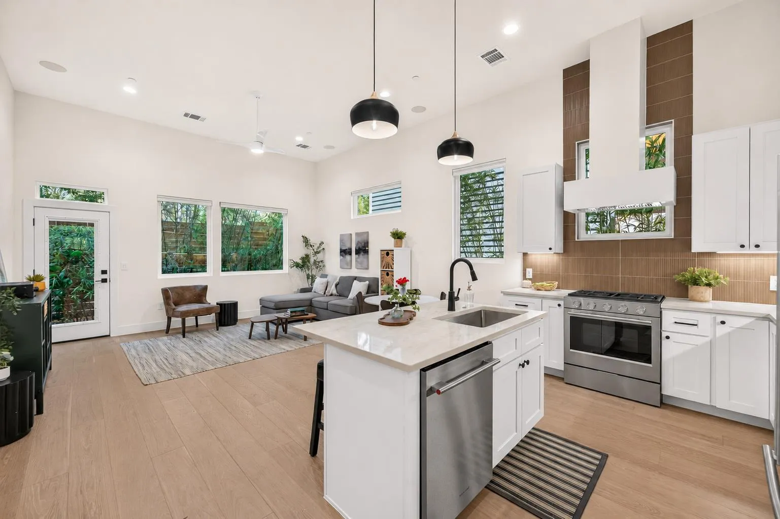 Photo 3 of 826 MORROW ST #3