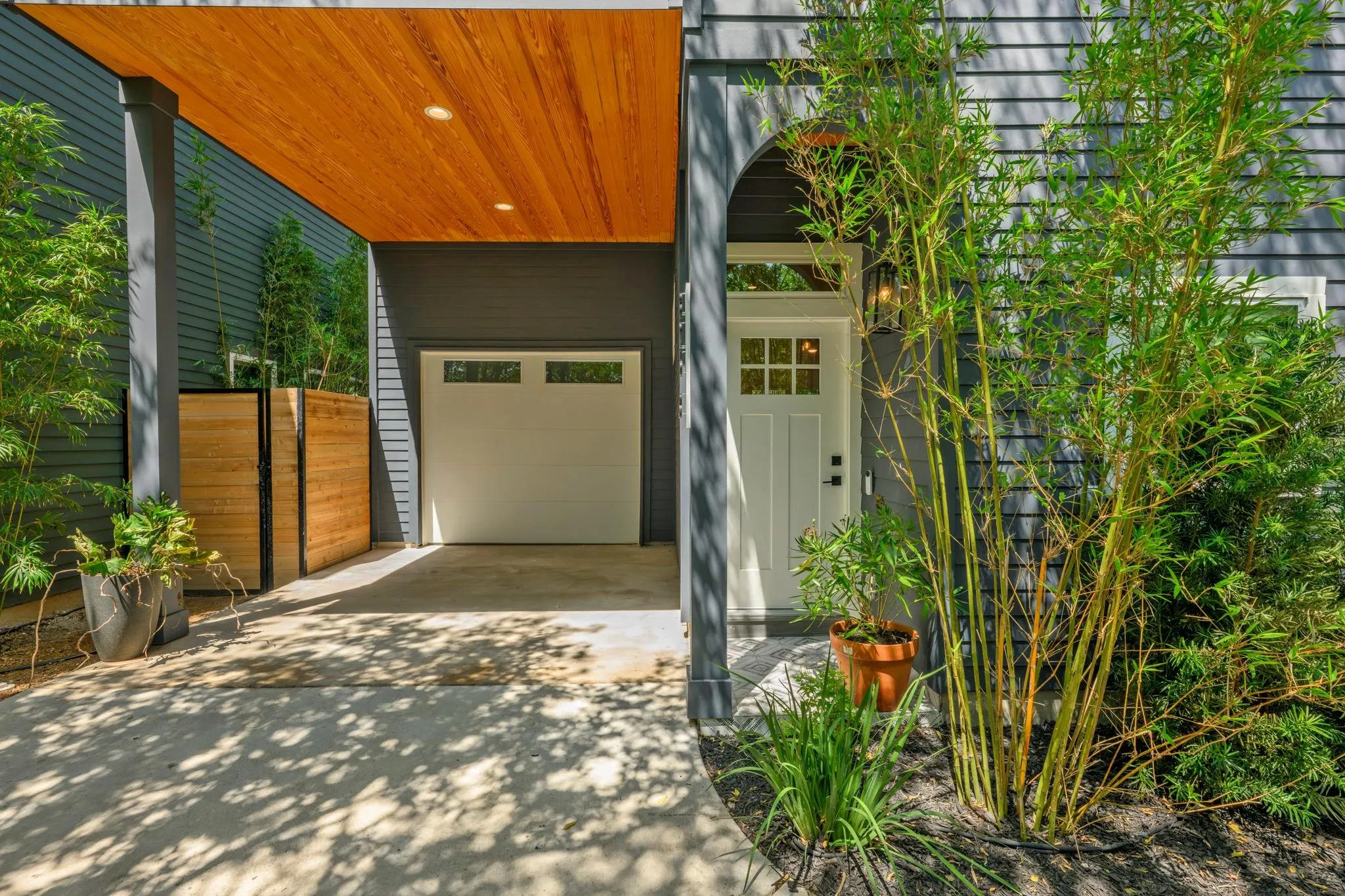 Photo 2 of 826 MORROW ST #3