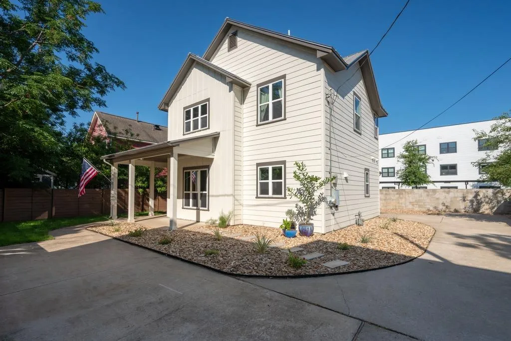 Photo 3 of 3129 GOVALLE AVE