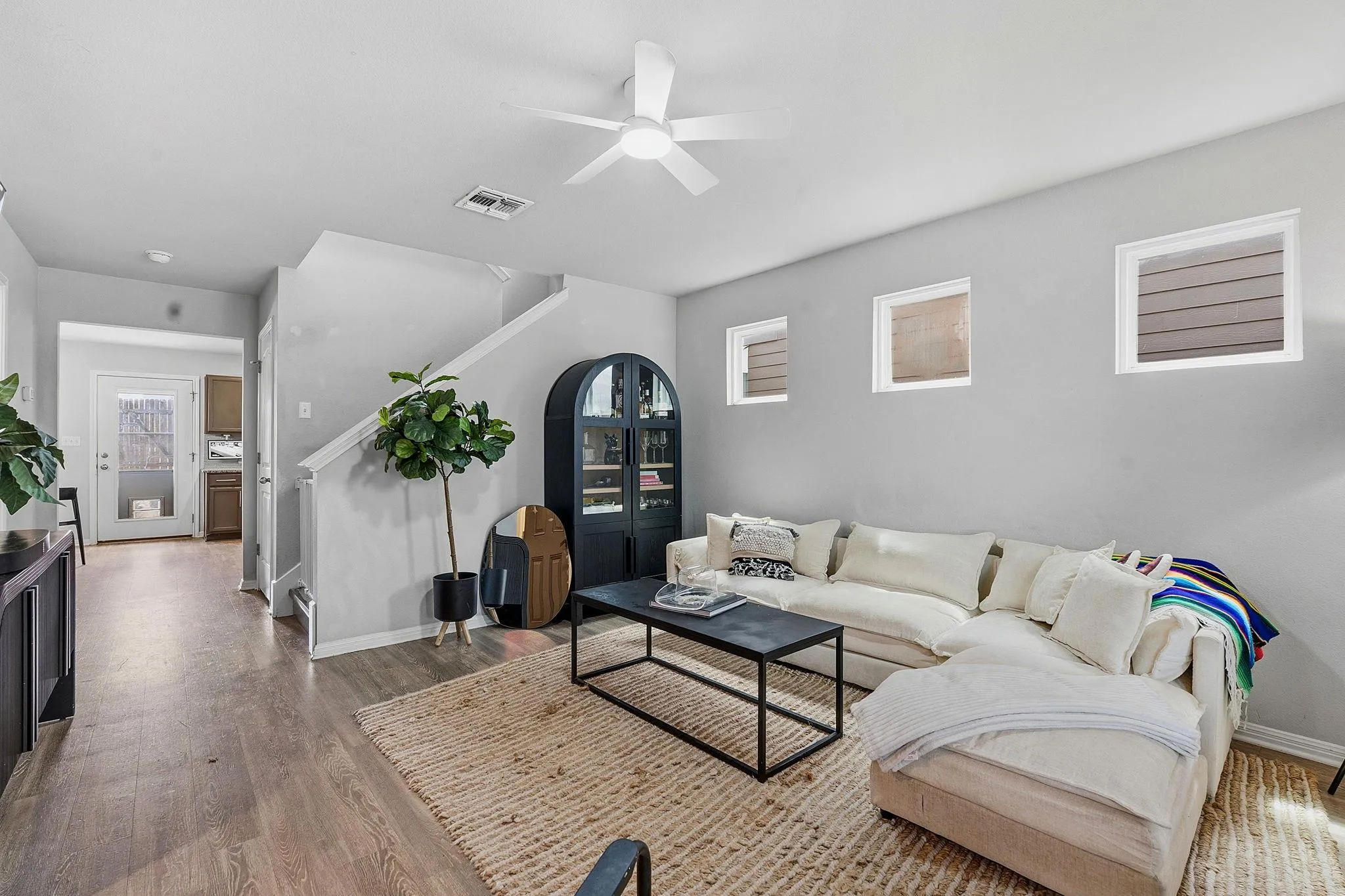 Photo 2 of 162 FRIENDSHIP OAK DR