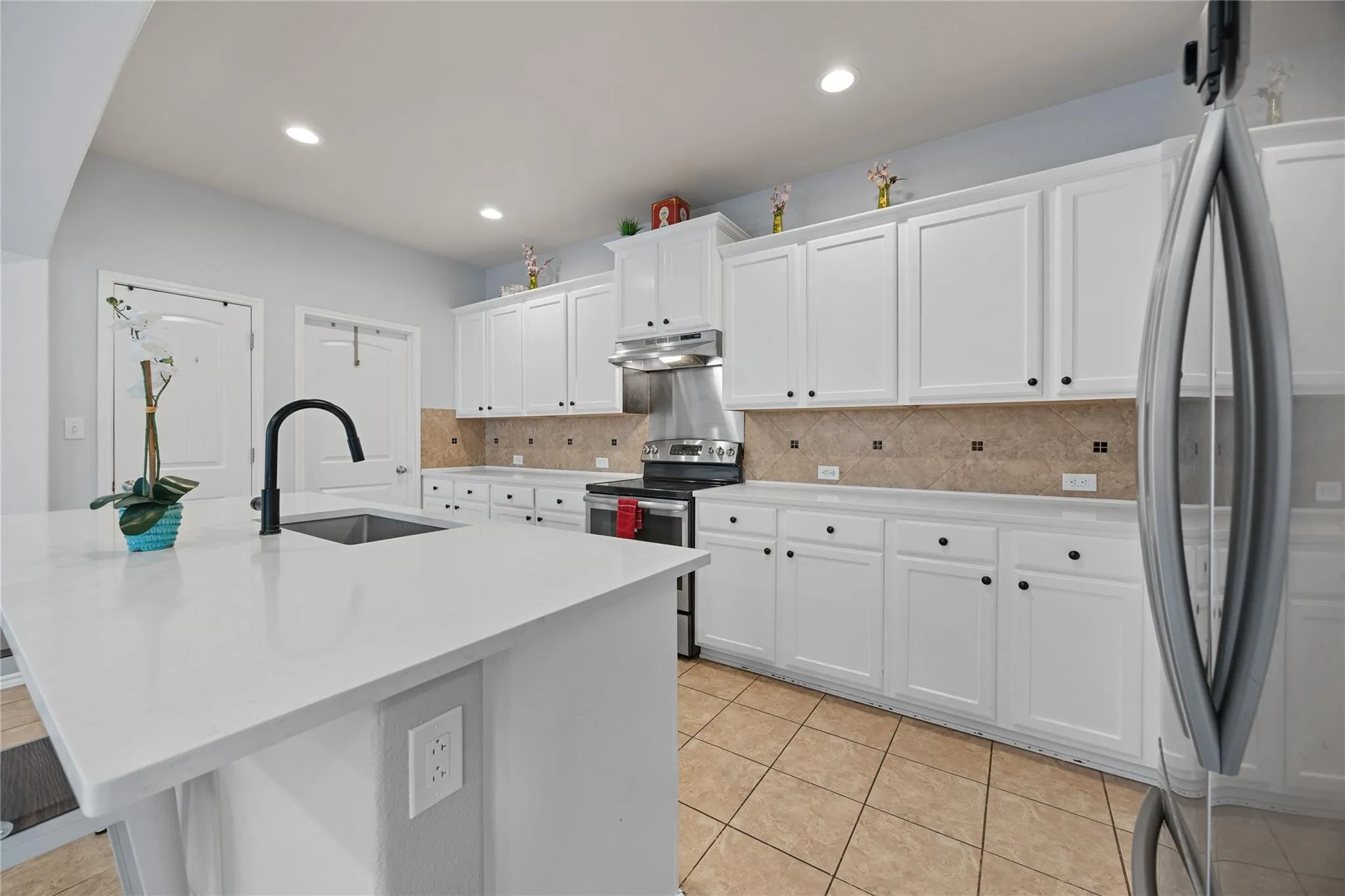 Photo 3 of 18717 LEIGH LN
