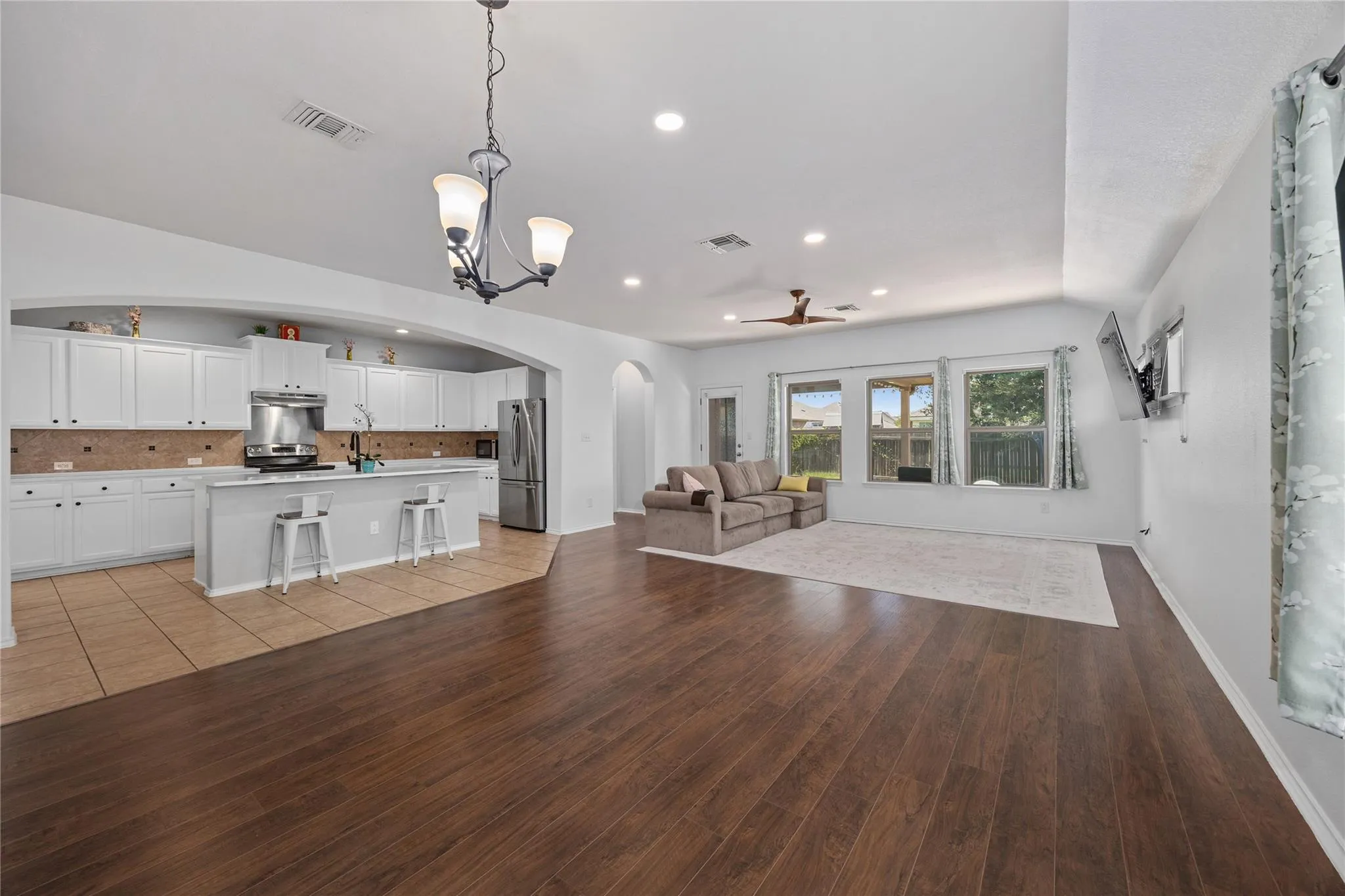 Photo 4 of 18717 LEIGH LN