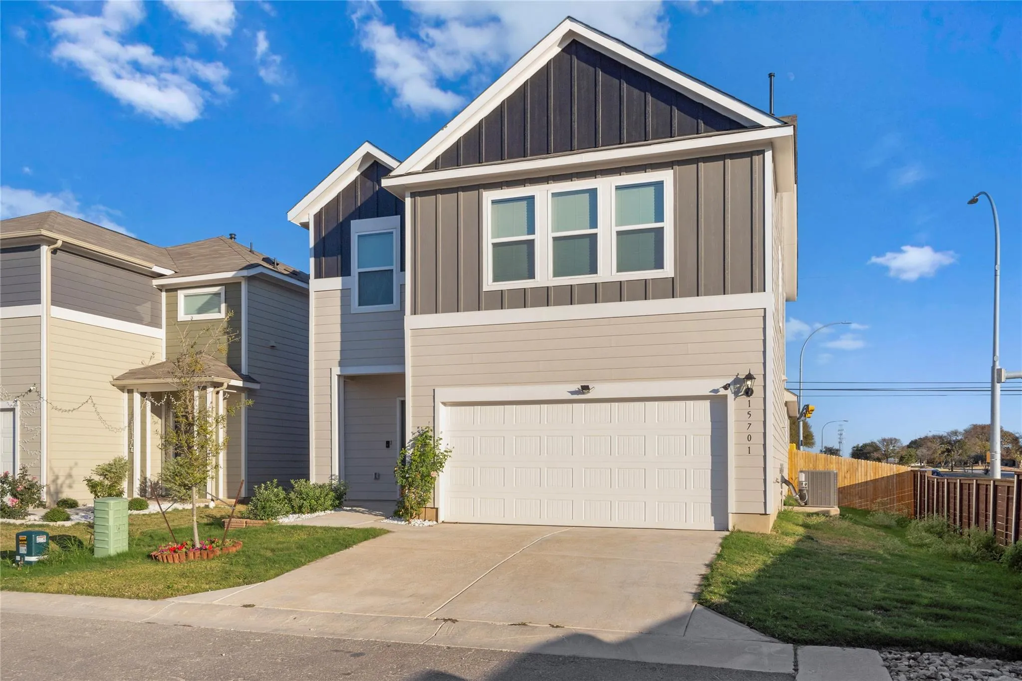 Photo 3 of 15701 OGLETHORPE DR #100