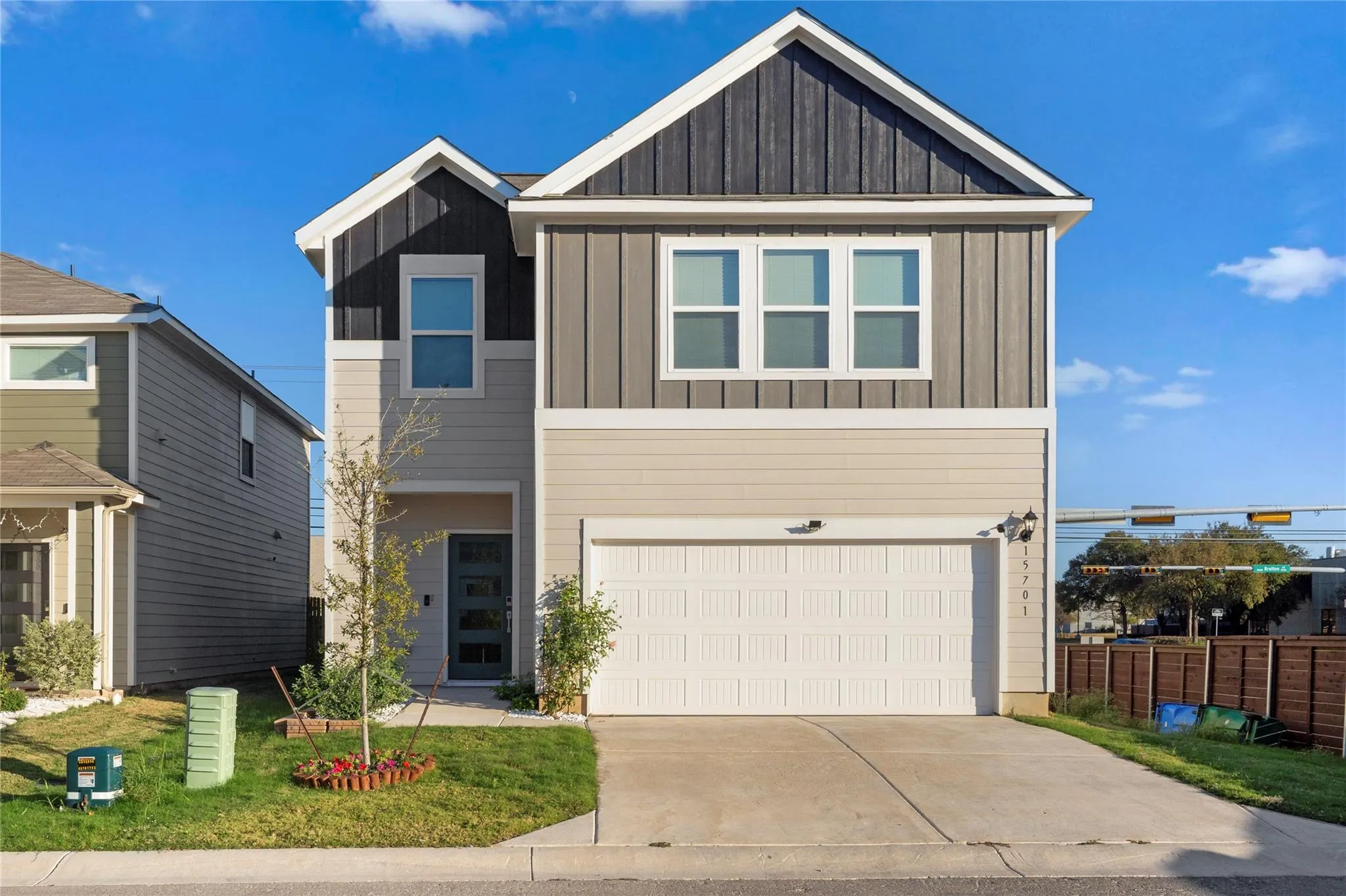 Photo 2 of 15701 OGLETHORPE DR #100