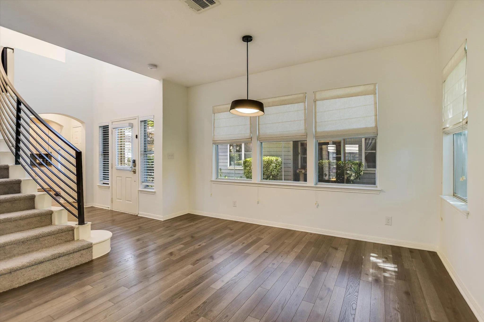 Photo 5 of 1011 BRODIE ST #8
