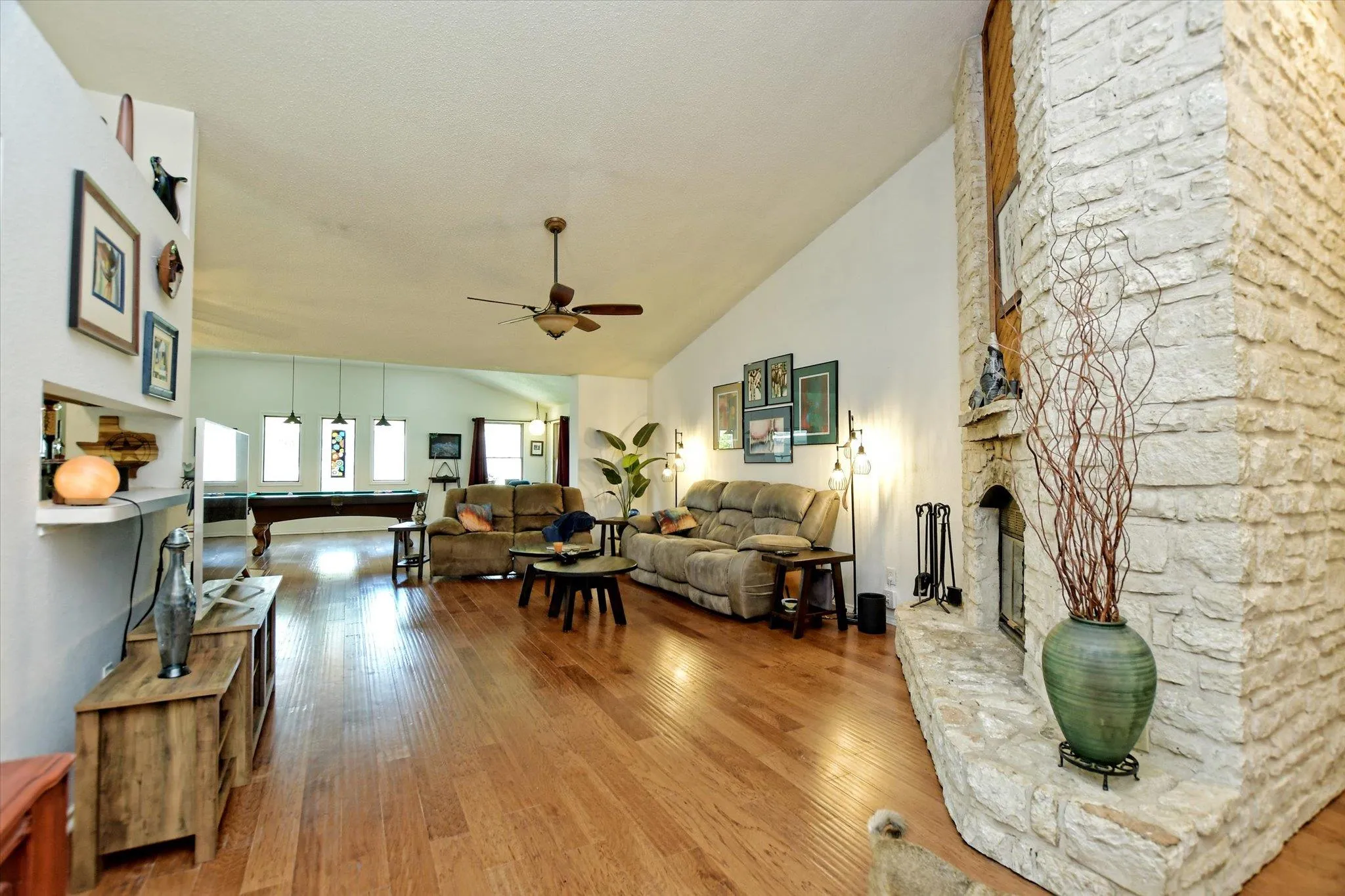 Photo 2 of 1002 W NOTON ST