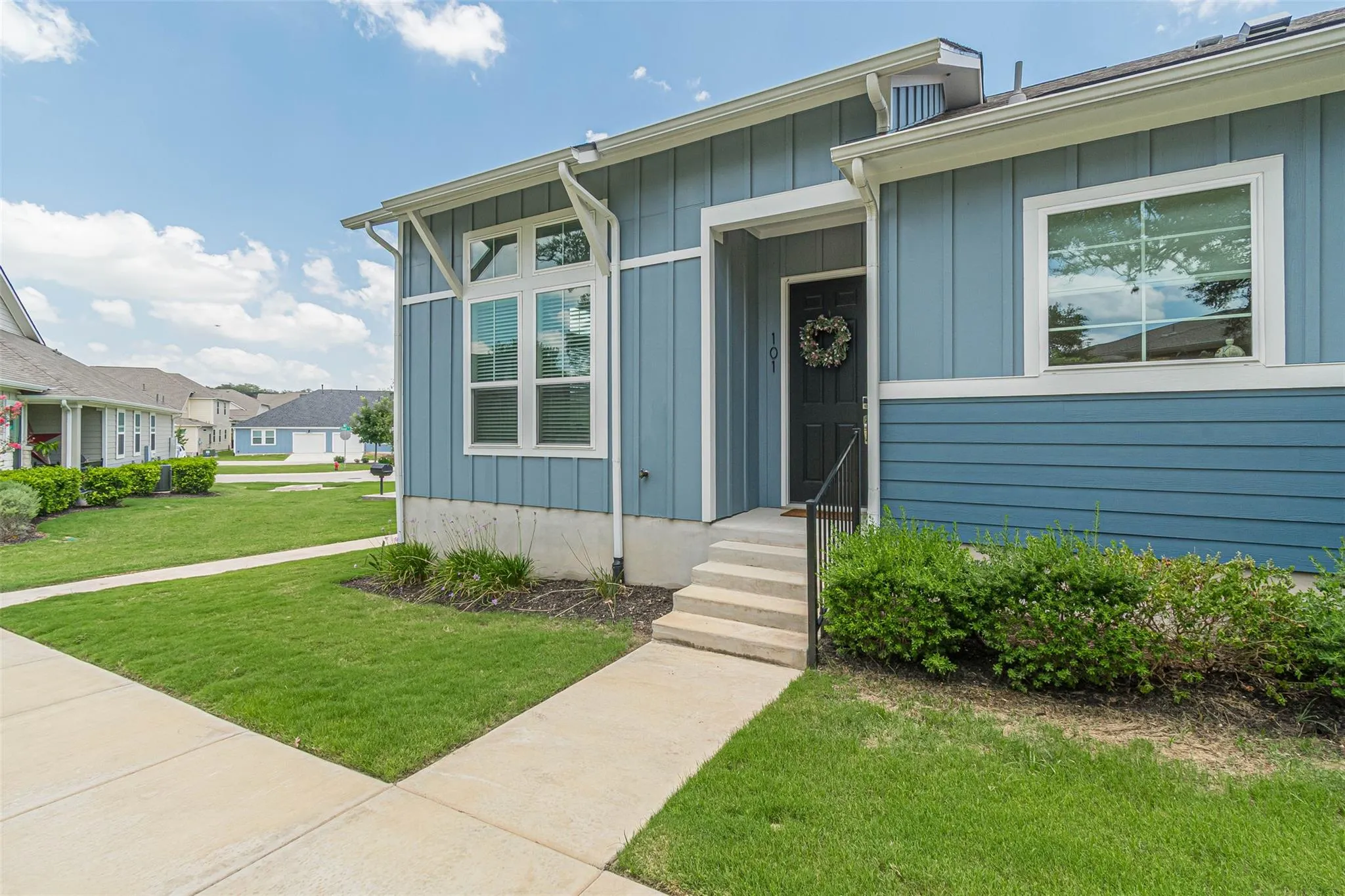 Photo 2 of 120 STEWART DR #101