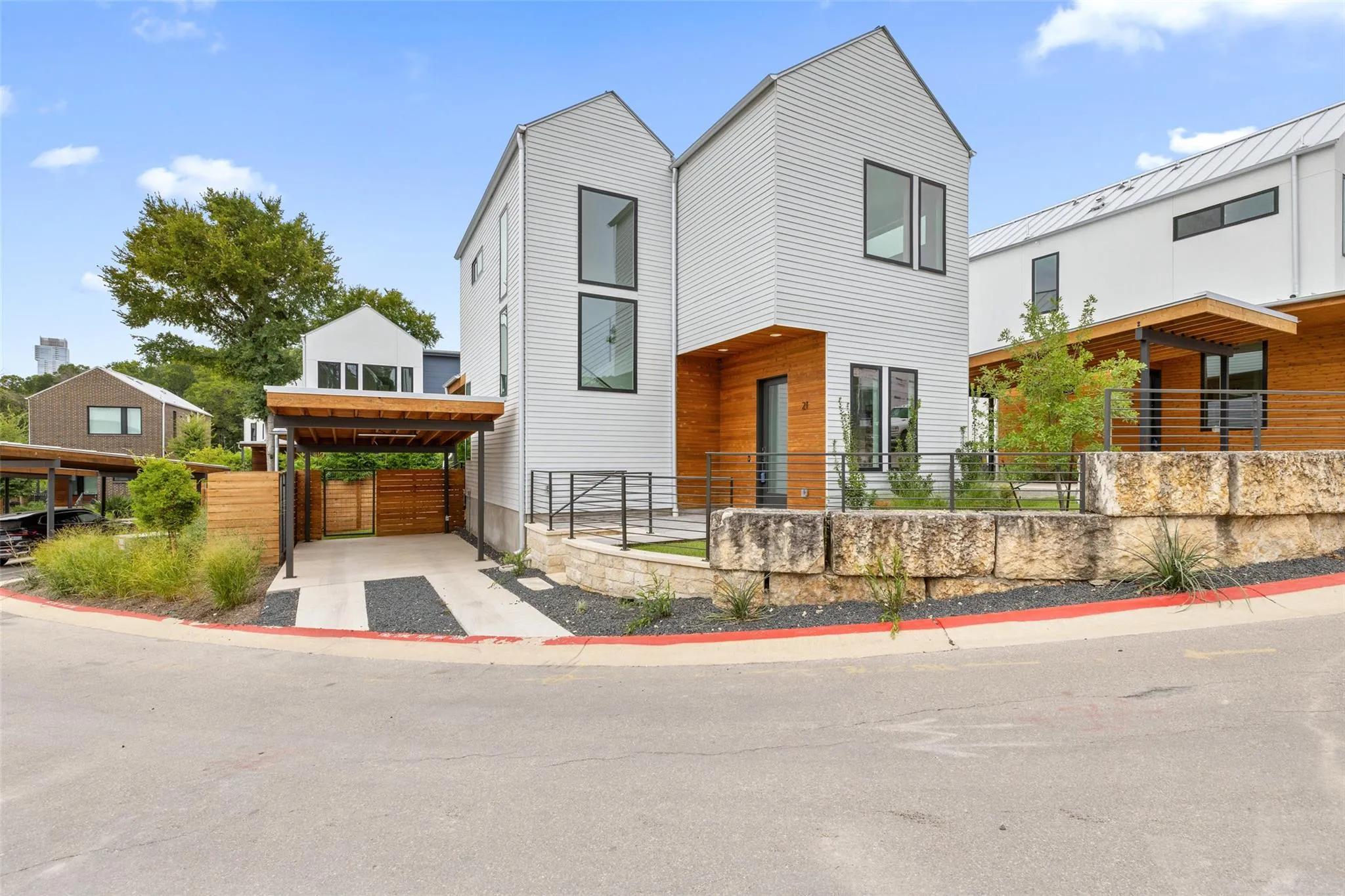 Photo 5 of 900 S 2ND ST #21
