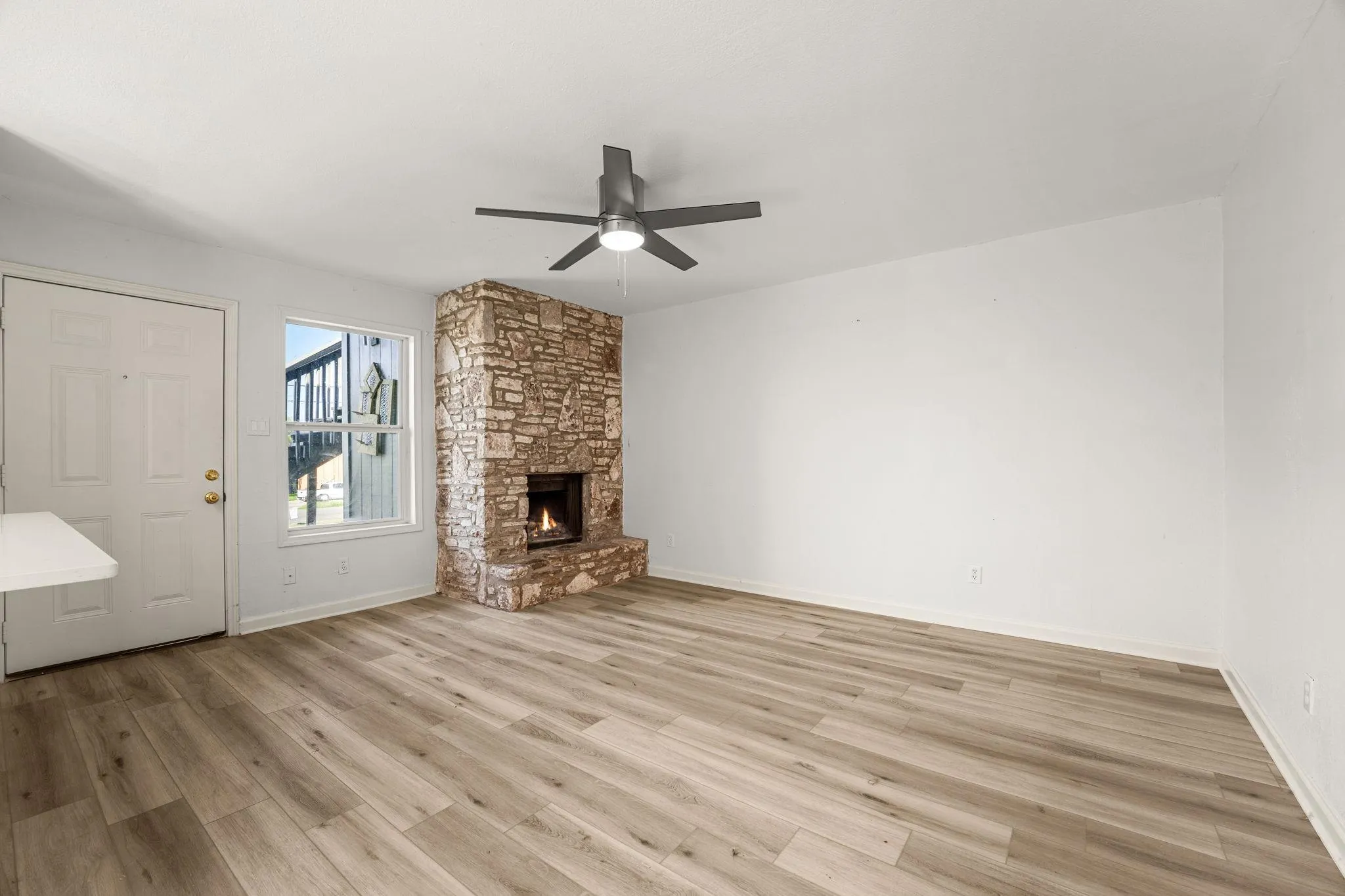 Photo 5 of 608 BRACEWOOD CIR