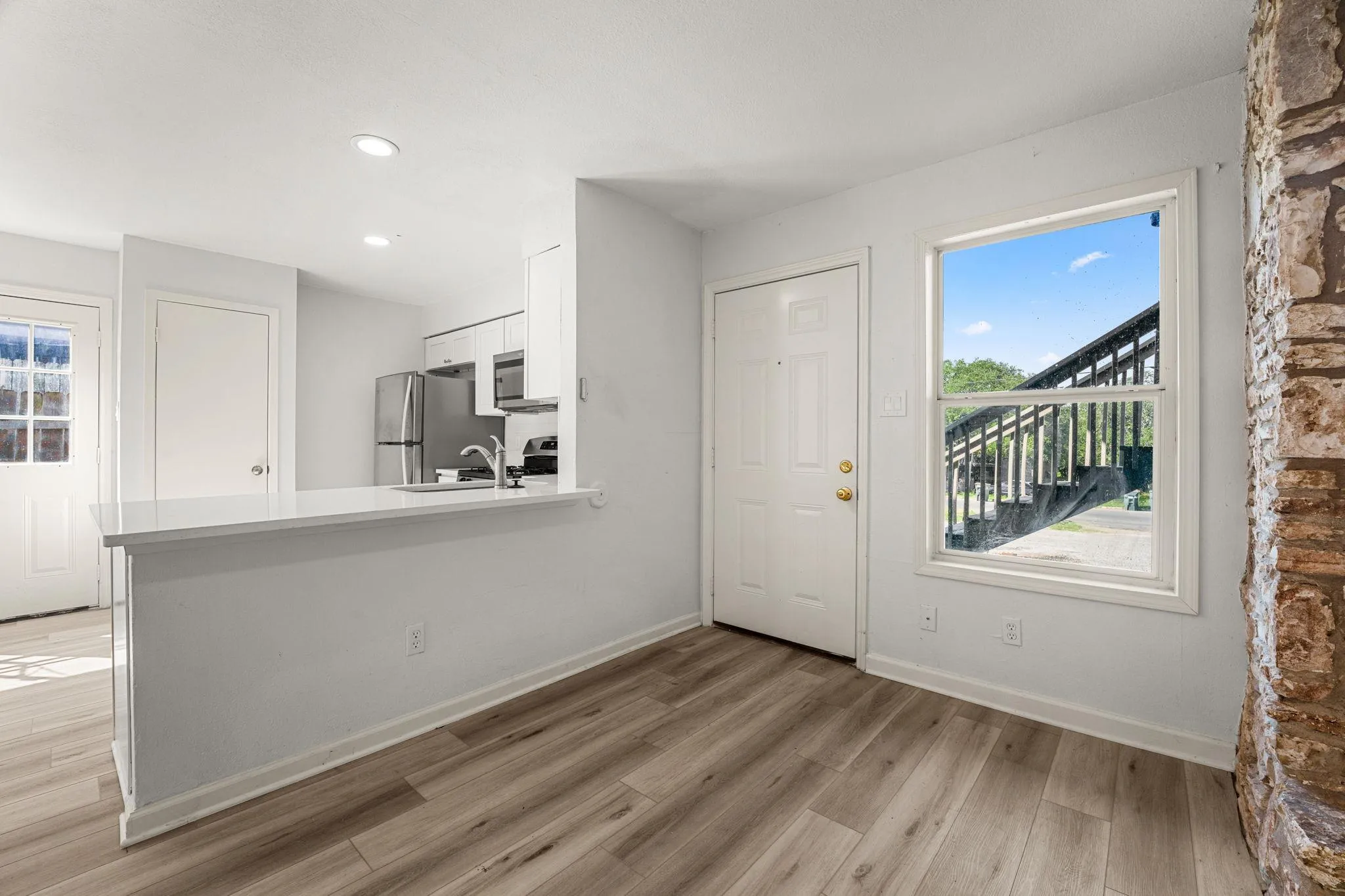 Photo 4 of 608 BRACEWOOD CIR