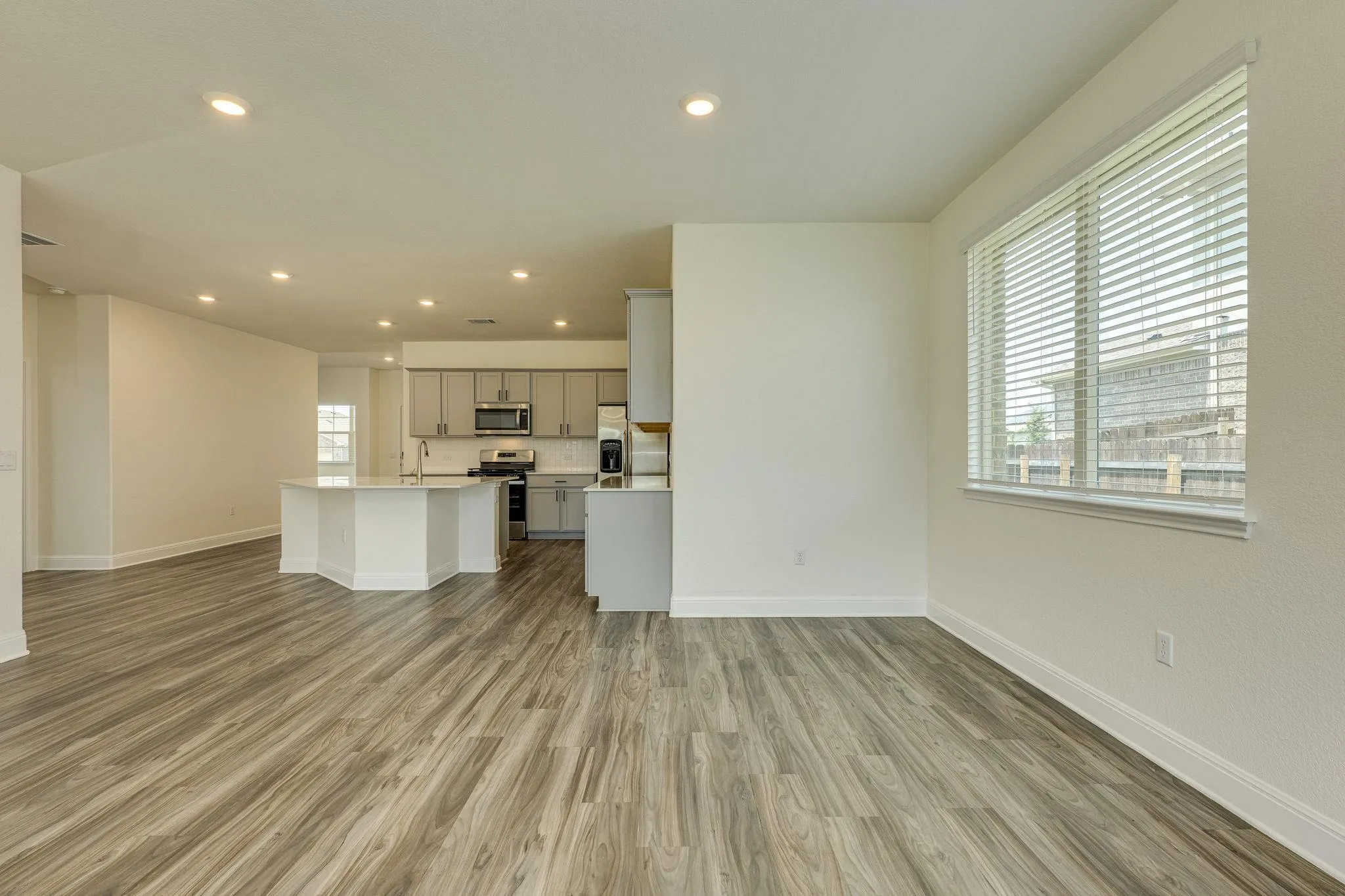Photo 4 of 17813 BASSANO AVE