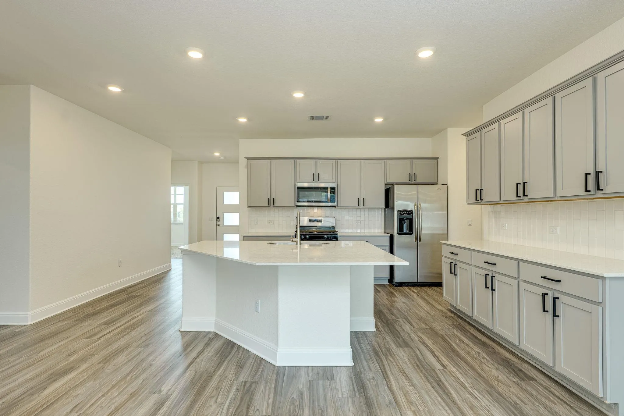 Photo 4 of 17813 BASSANO AVE