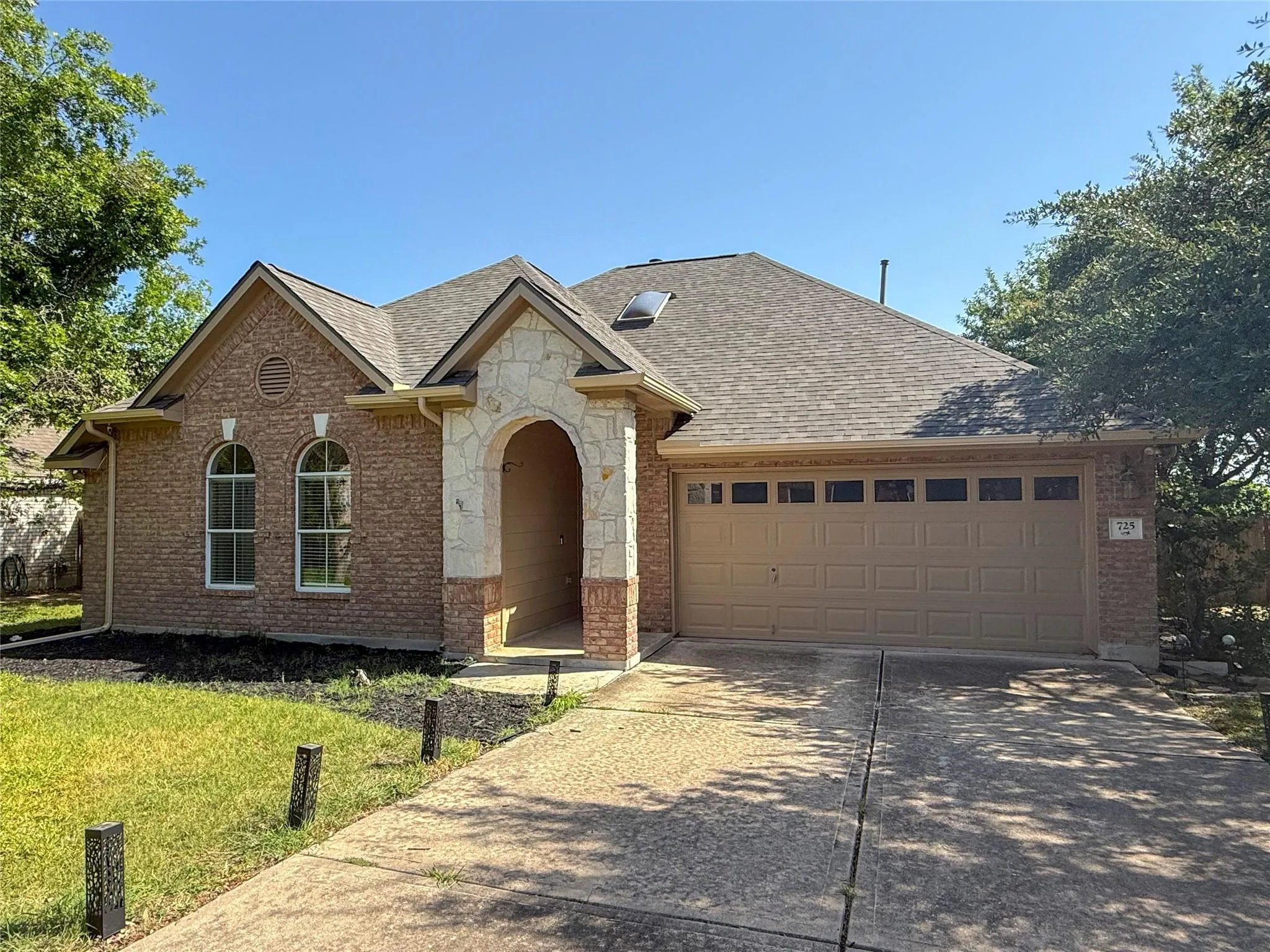 Photo of 725 BOTANY BAY CIR, Pflugerville, TX, 78660