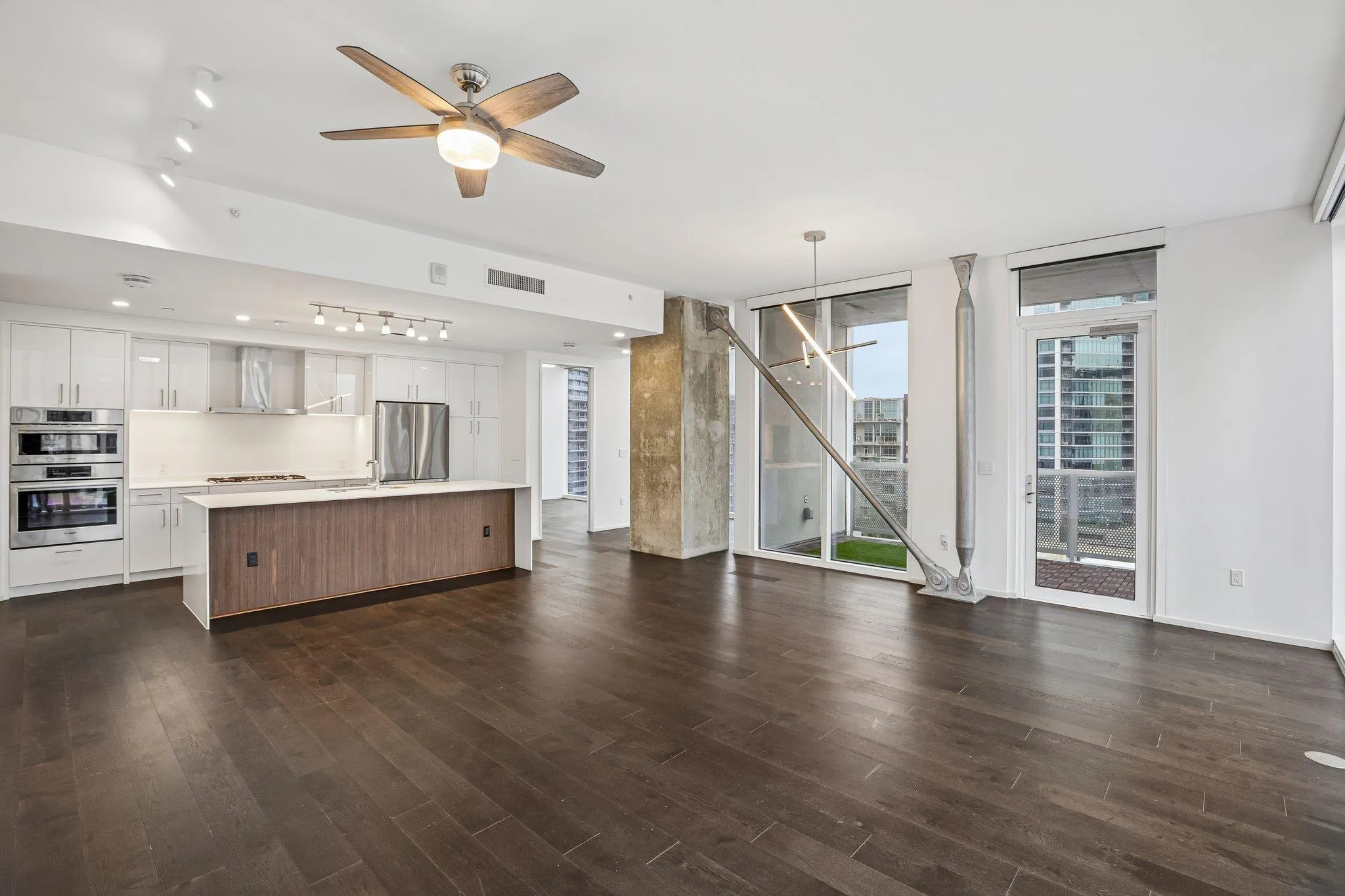 Photo 4 of 301 WEST AVE #1204