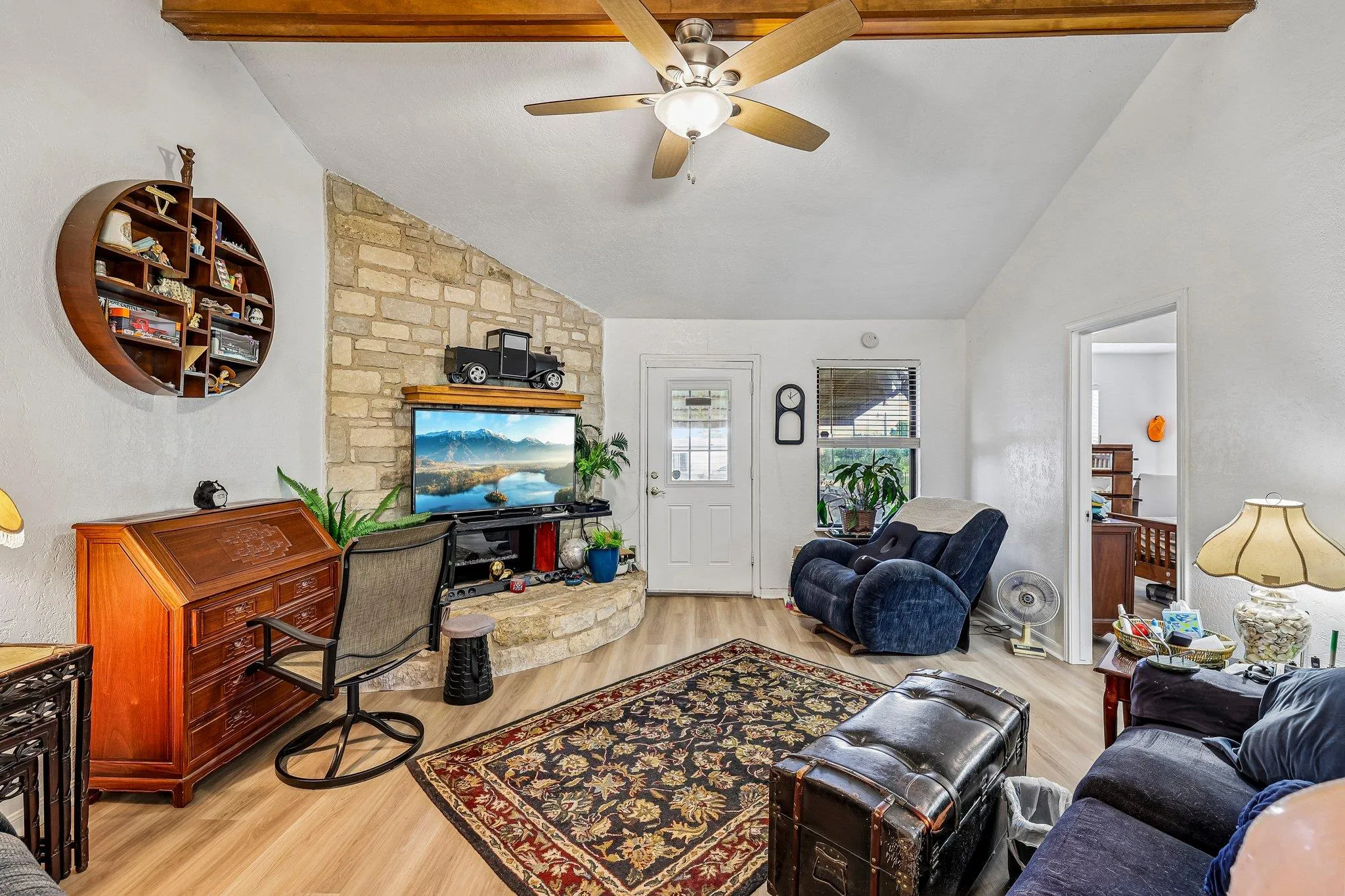 Photo 3 of 508 RIVER HILLS DR