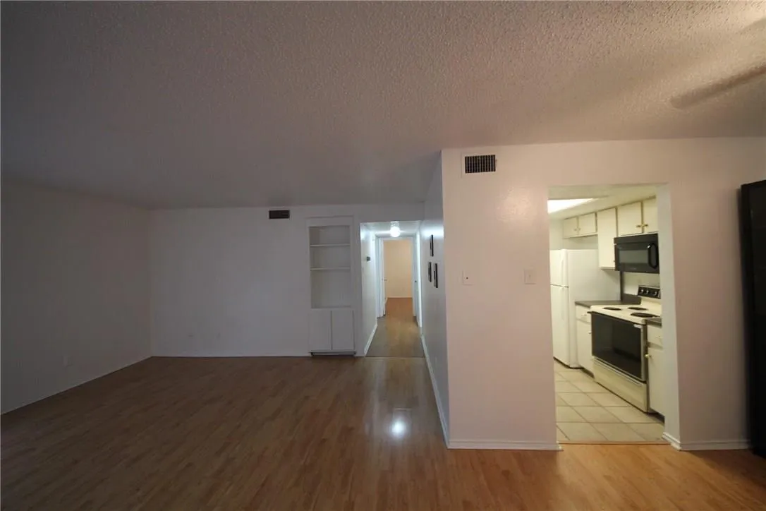 Photo 2 of 2401 LEON ST #200