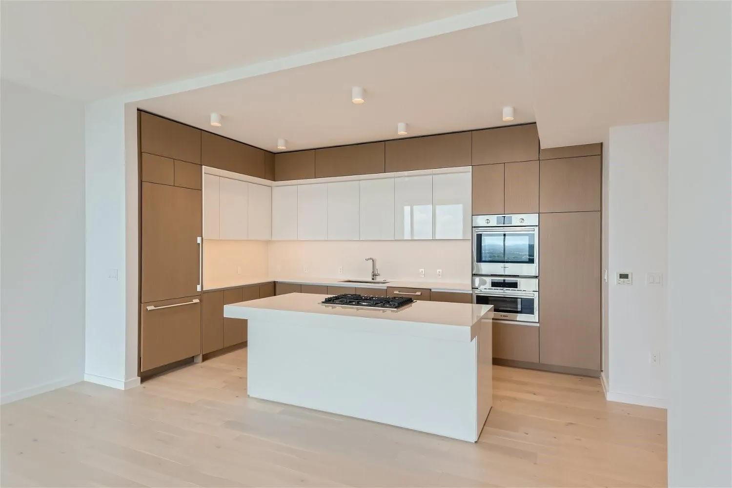 Photo 4 of 313 W 17TH ST #1904