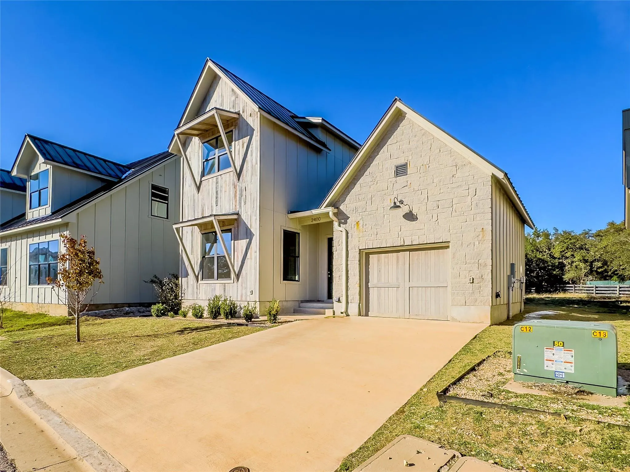 Photo 3 of 2400 BRUIN DR #27