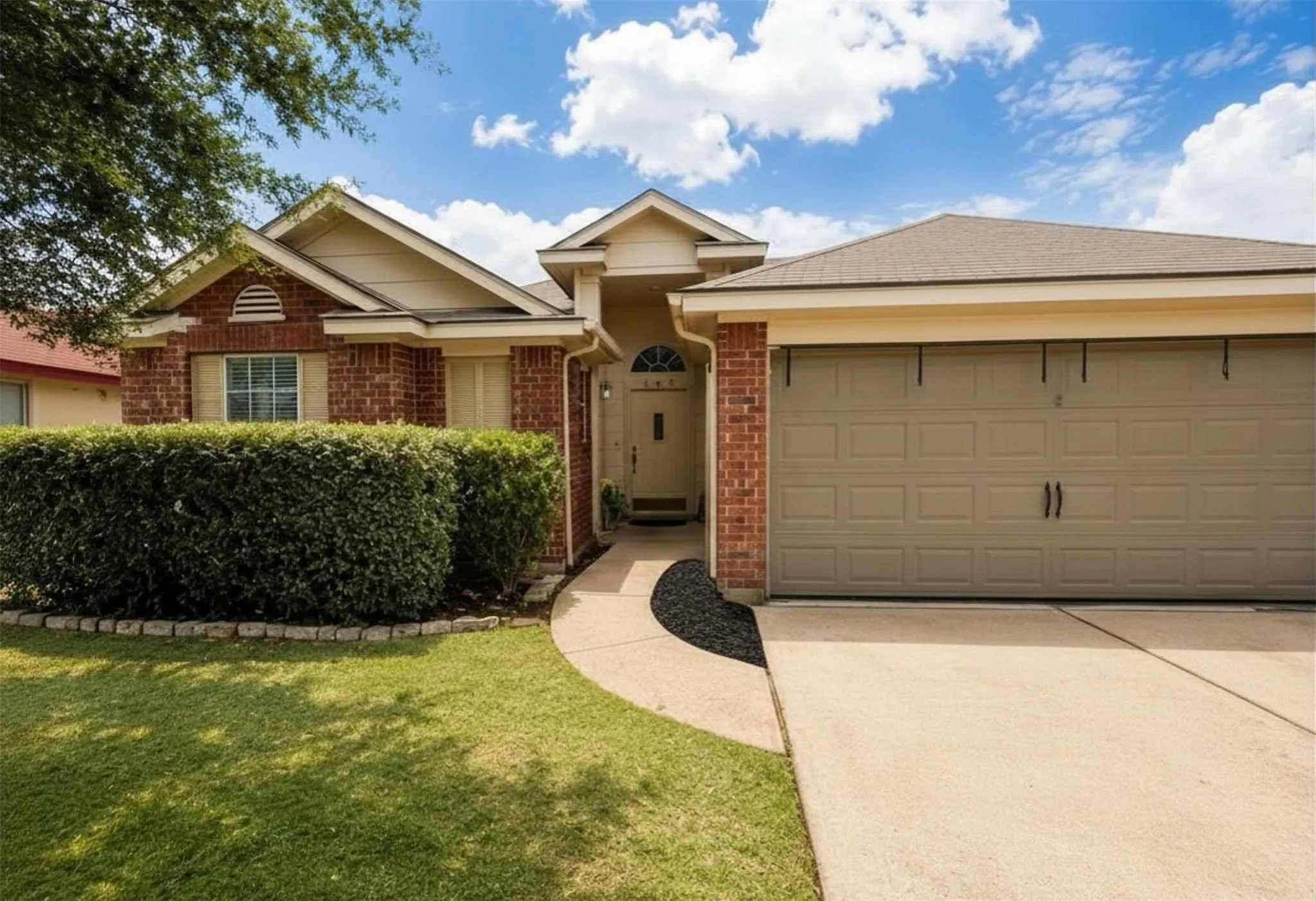 Photo of 105 QUARTZ DR, Jarrell, TX, 76537