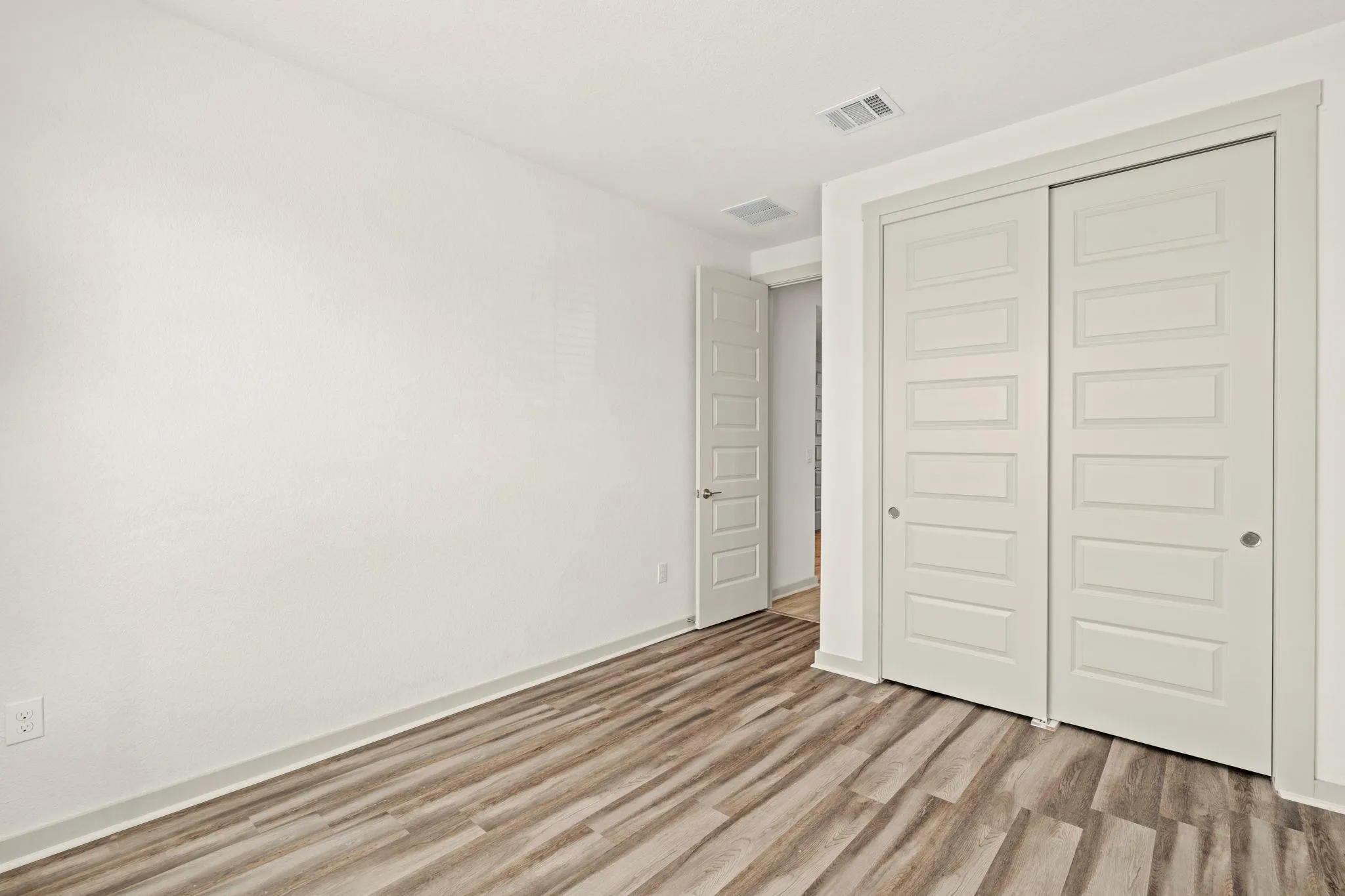 Photo 5 of 221 INDIAN SHOAL DR