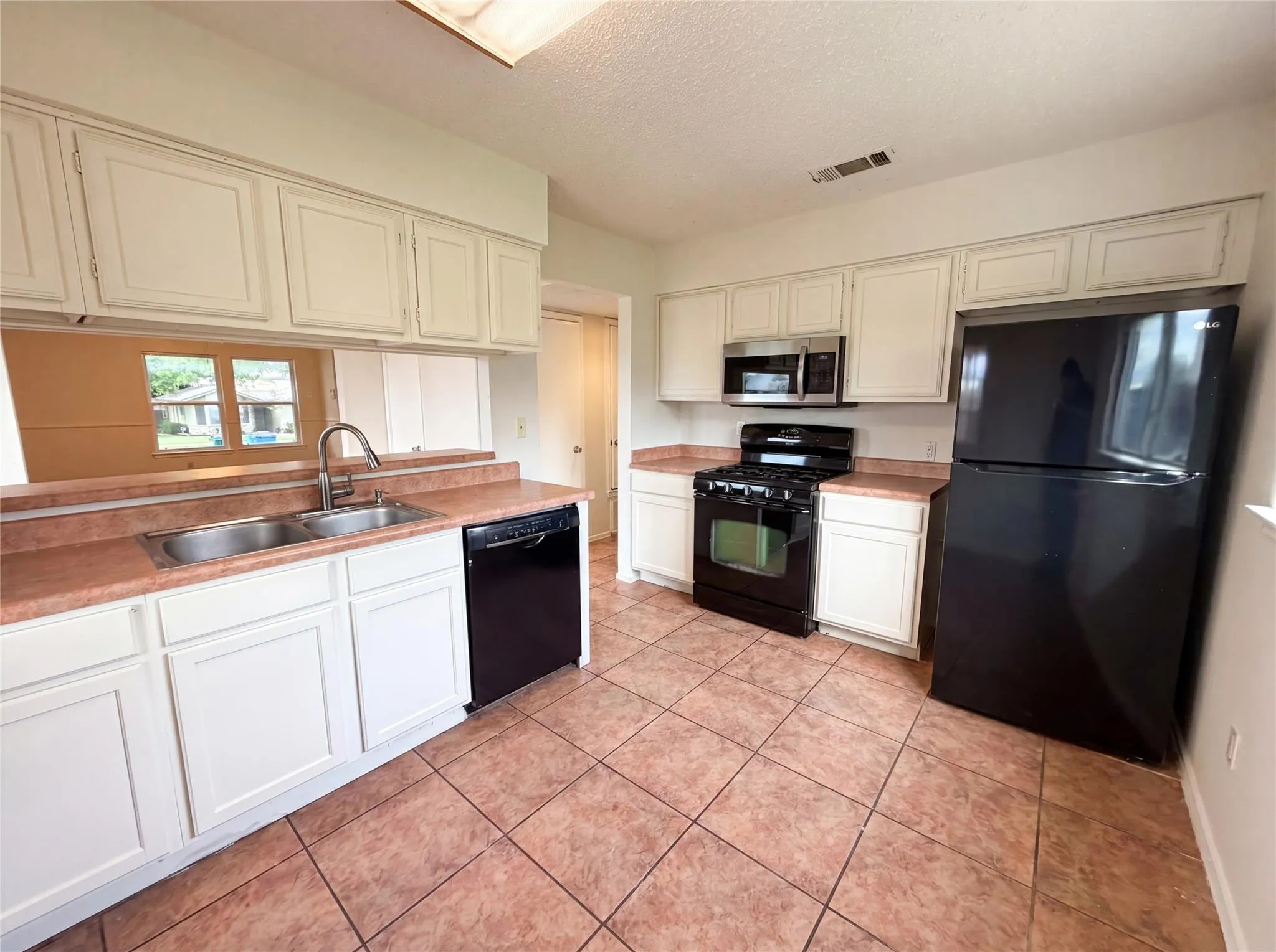 Photo 2 of 1301 PITCAIRN DR