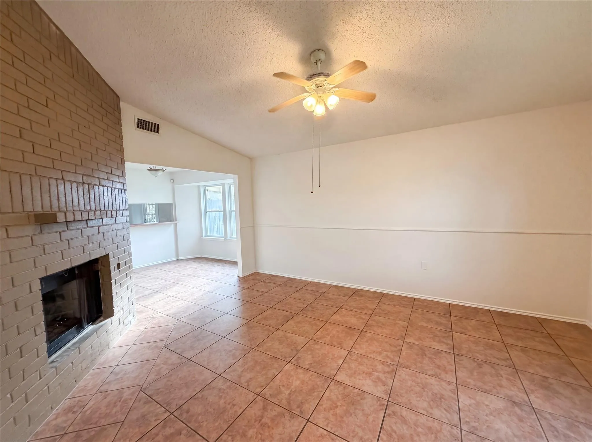 Photo 3 of 1301 PITCAIRN DR